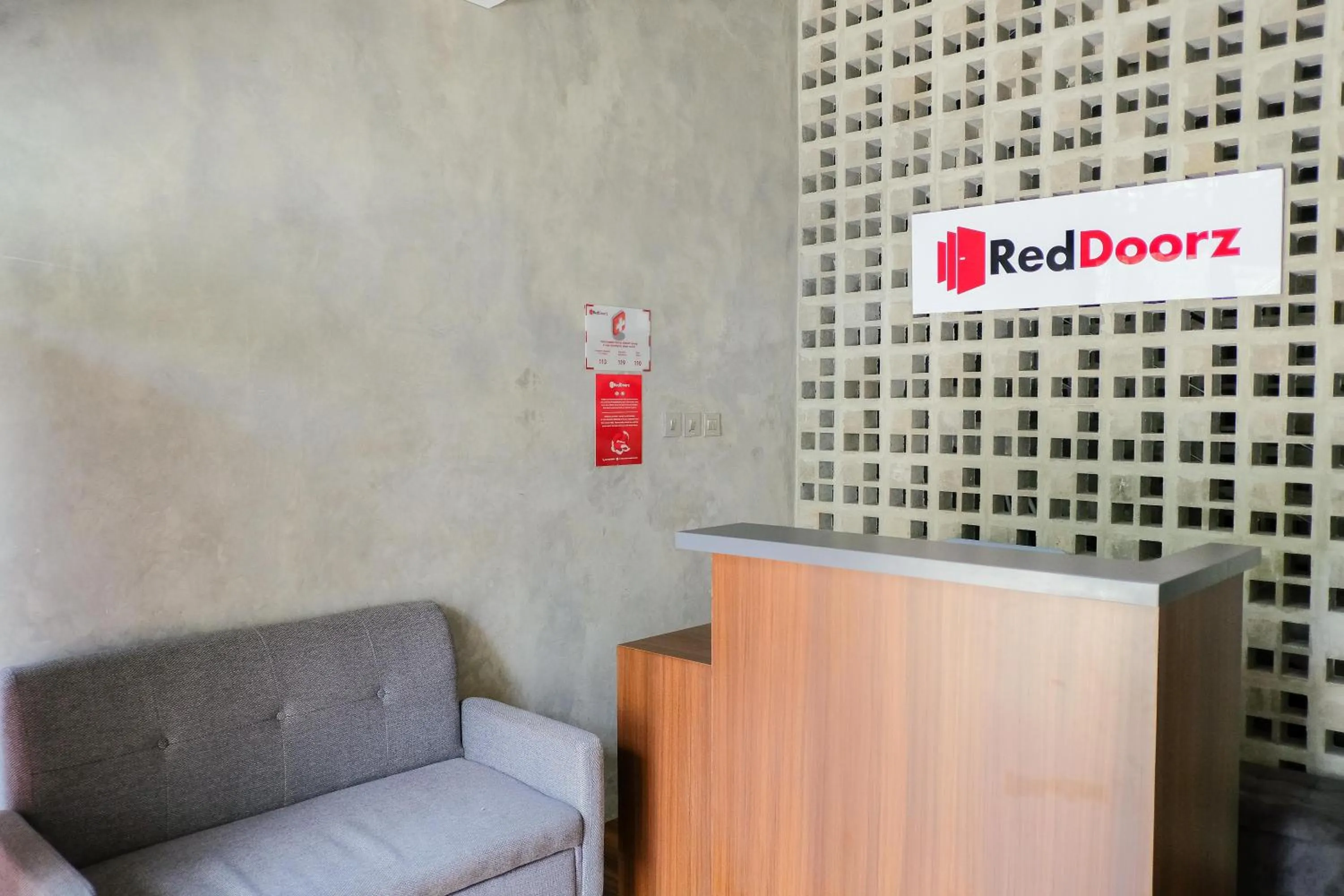 RedDoorz near Trans Studio Mall Cibubur 3