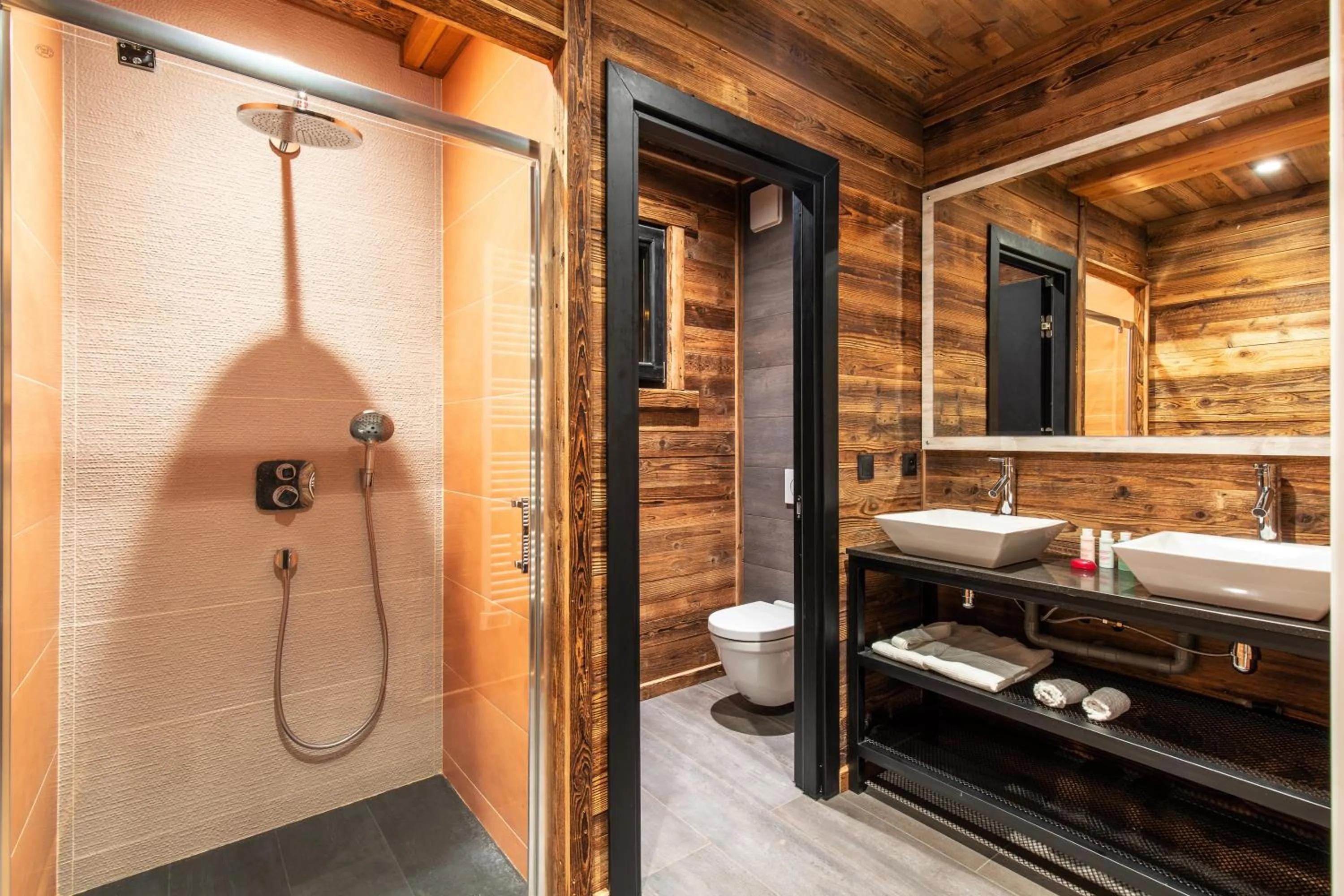 Shower in Chalet Monts by Les Etincelles