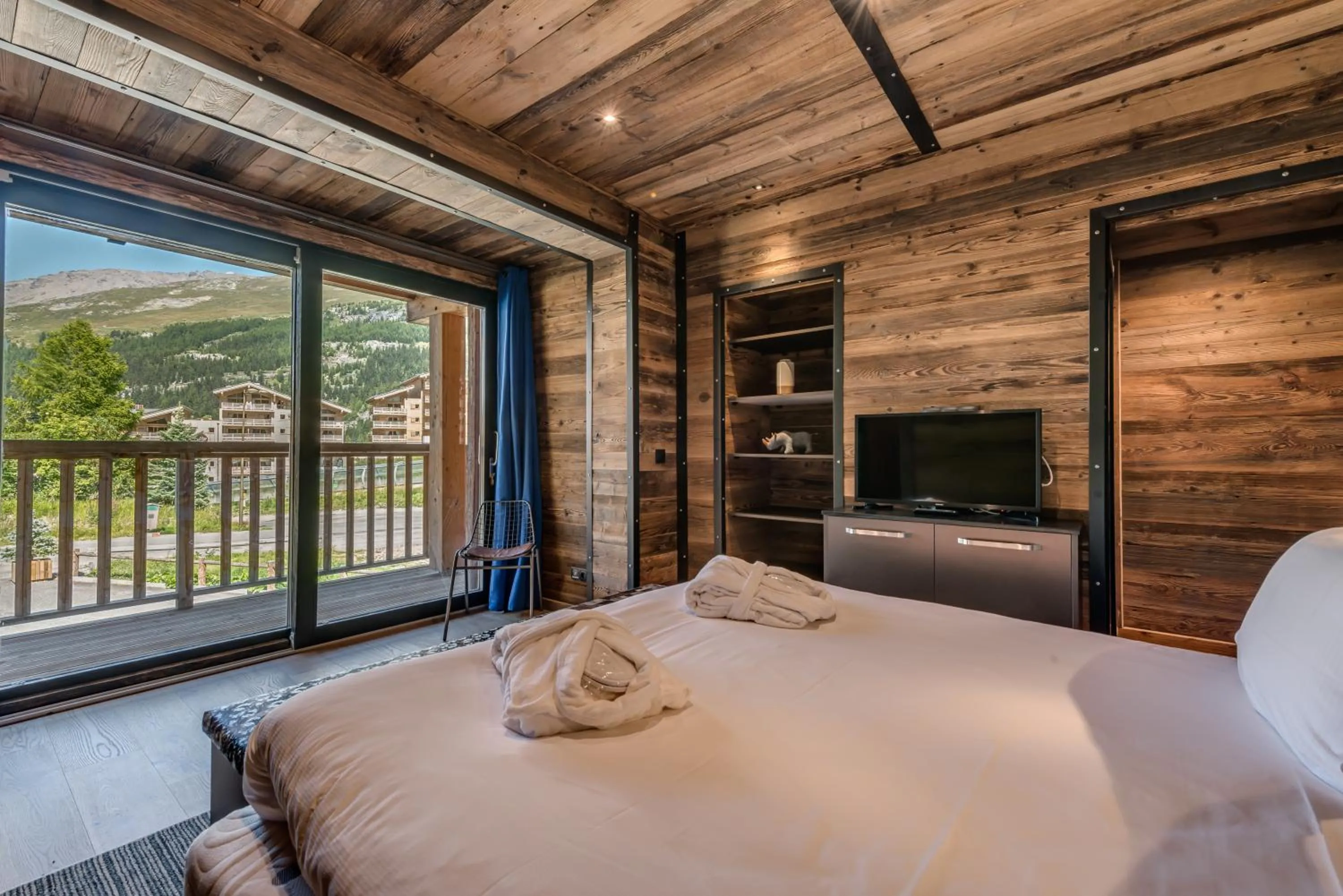 Photo of the whole room, Bed in Chalet Monts by Les Etincelles