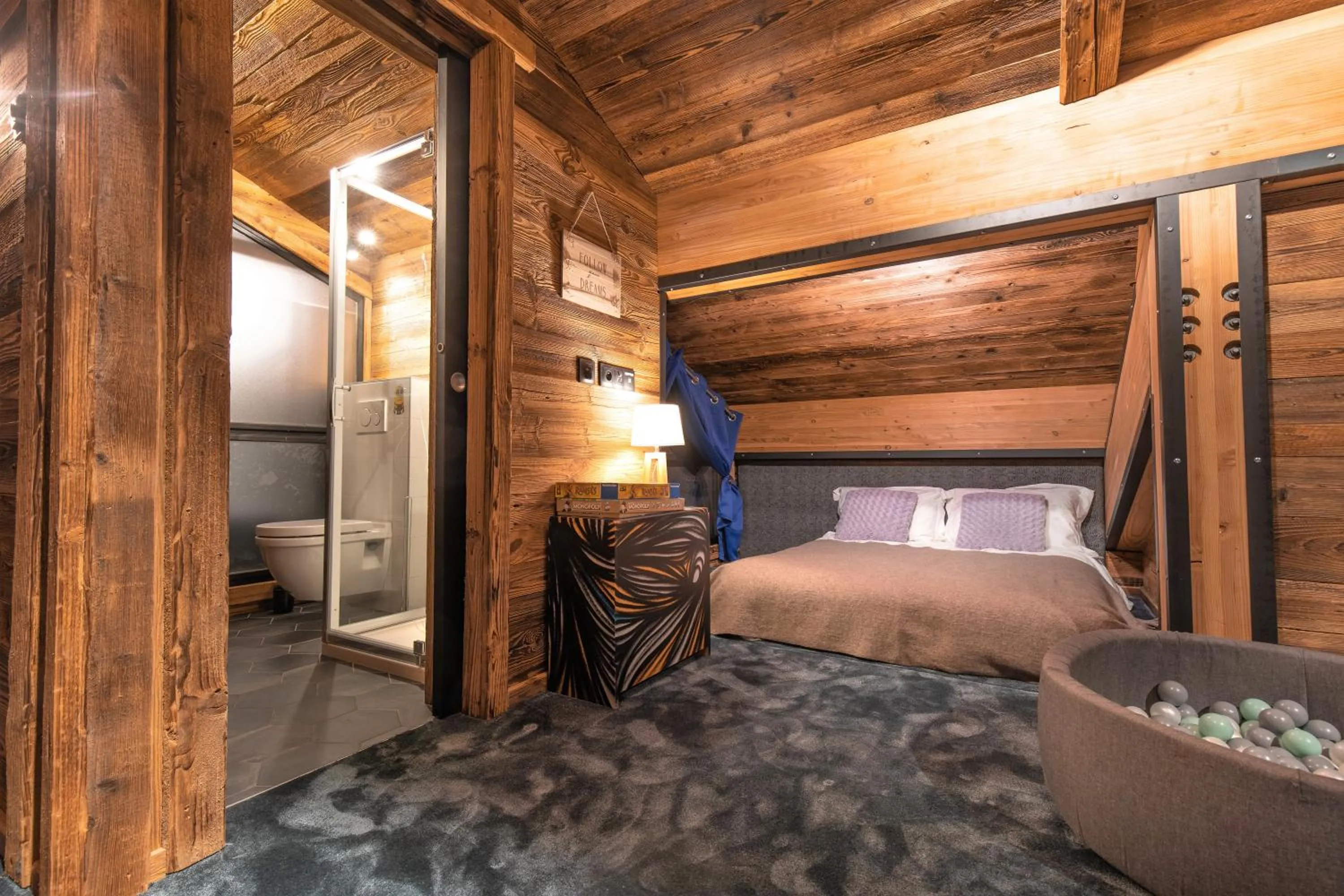 Photo of the whole room, Bed in Chalet Monts by Les Etincelles