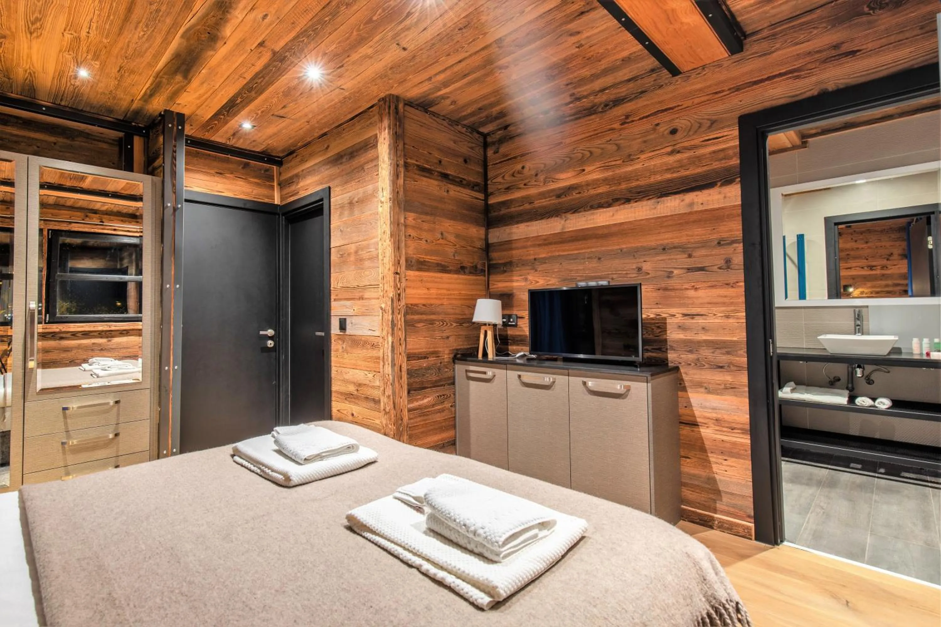 Photo of the whole room, Bed in Chalet Monts by Les Etincelles