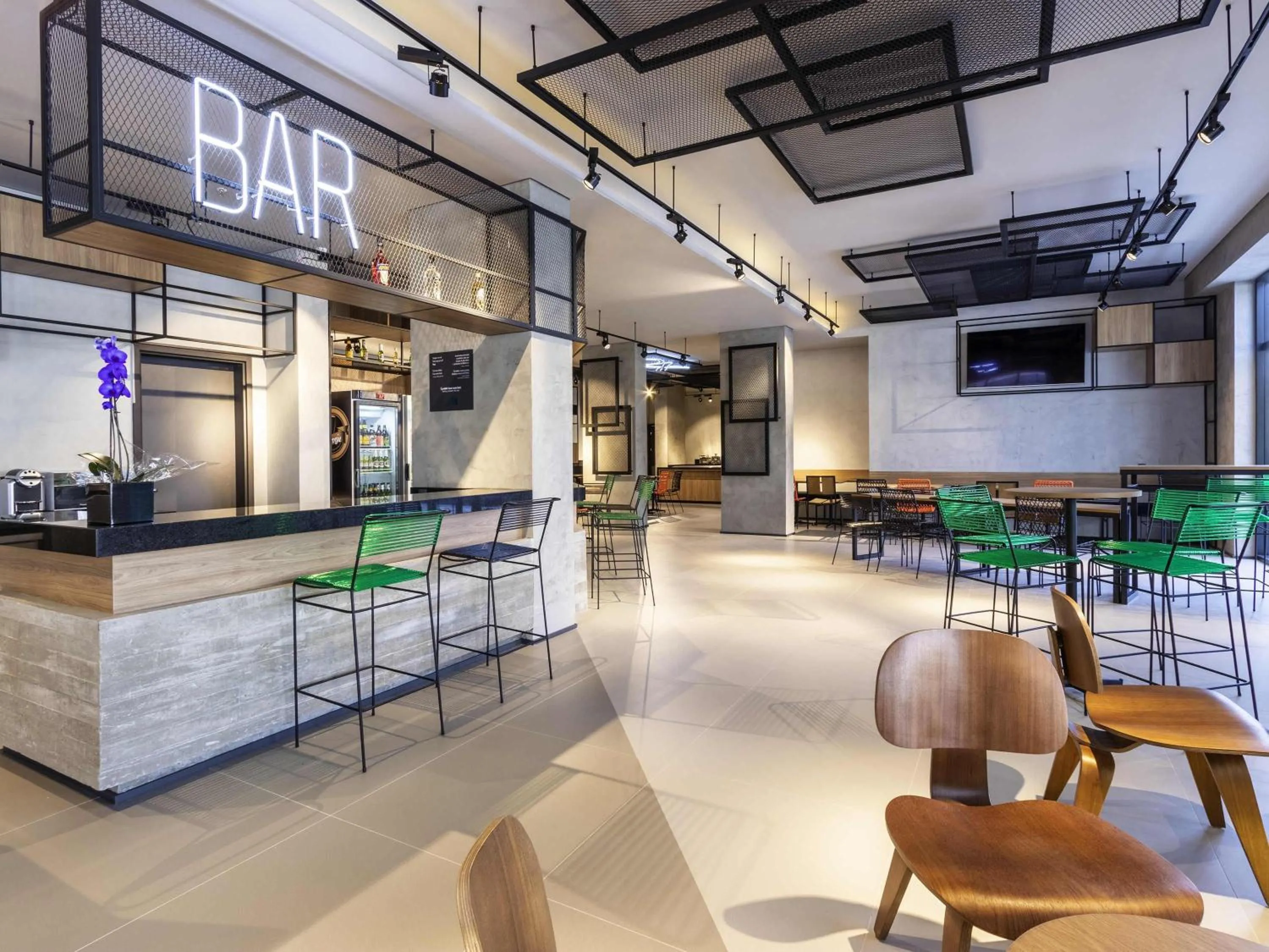 Lounge or bar in ibis Ponta Grossa