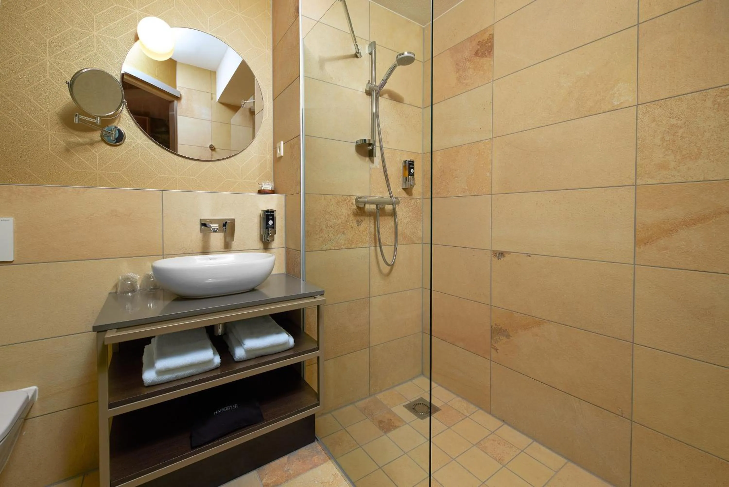 Shower in Inntel Hotels Den Haag Marina Beach