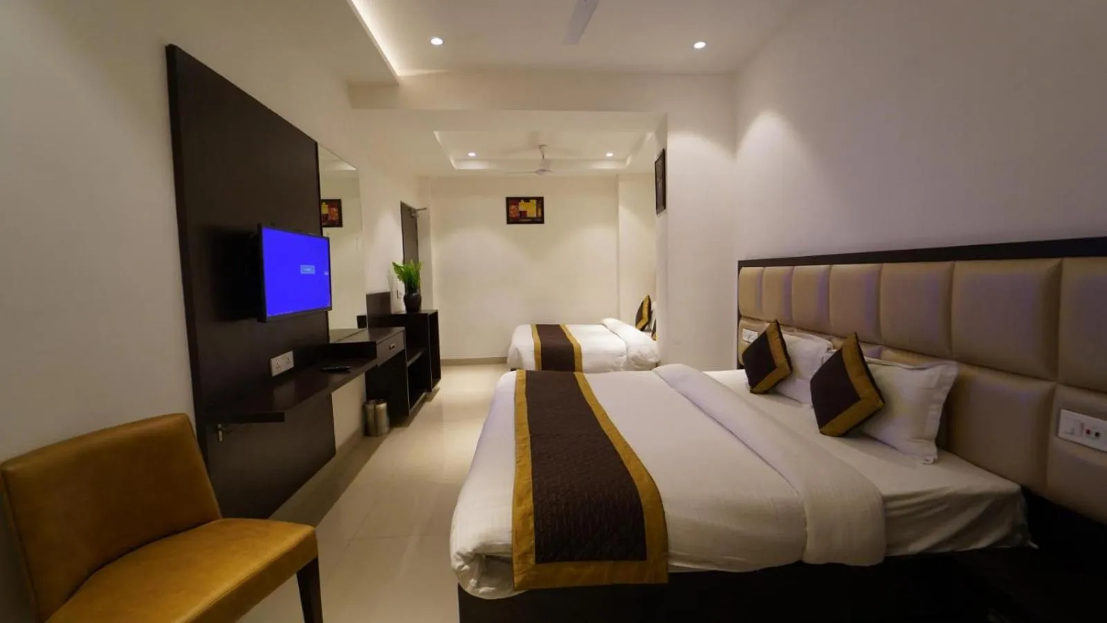 Bedroom, Bed in Luxe Stayz Avi Inn