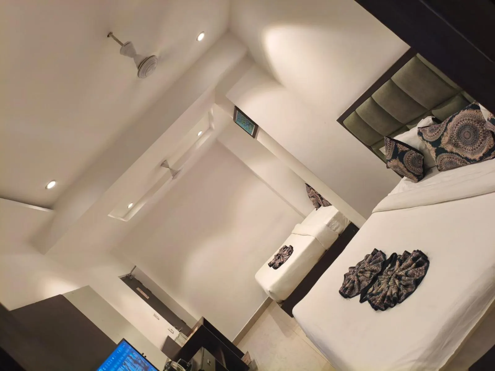 Bedroom in Luxe Stayz Avi Inn