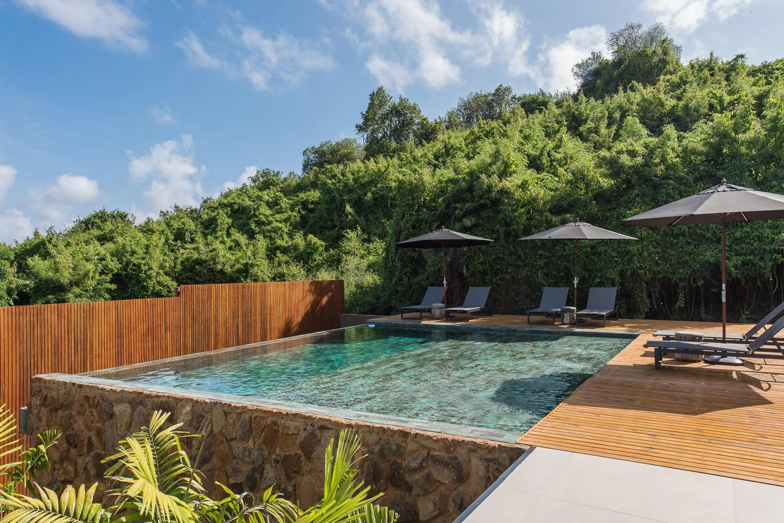 Swimming pool in Pousada Maria Flor