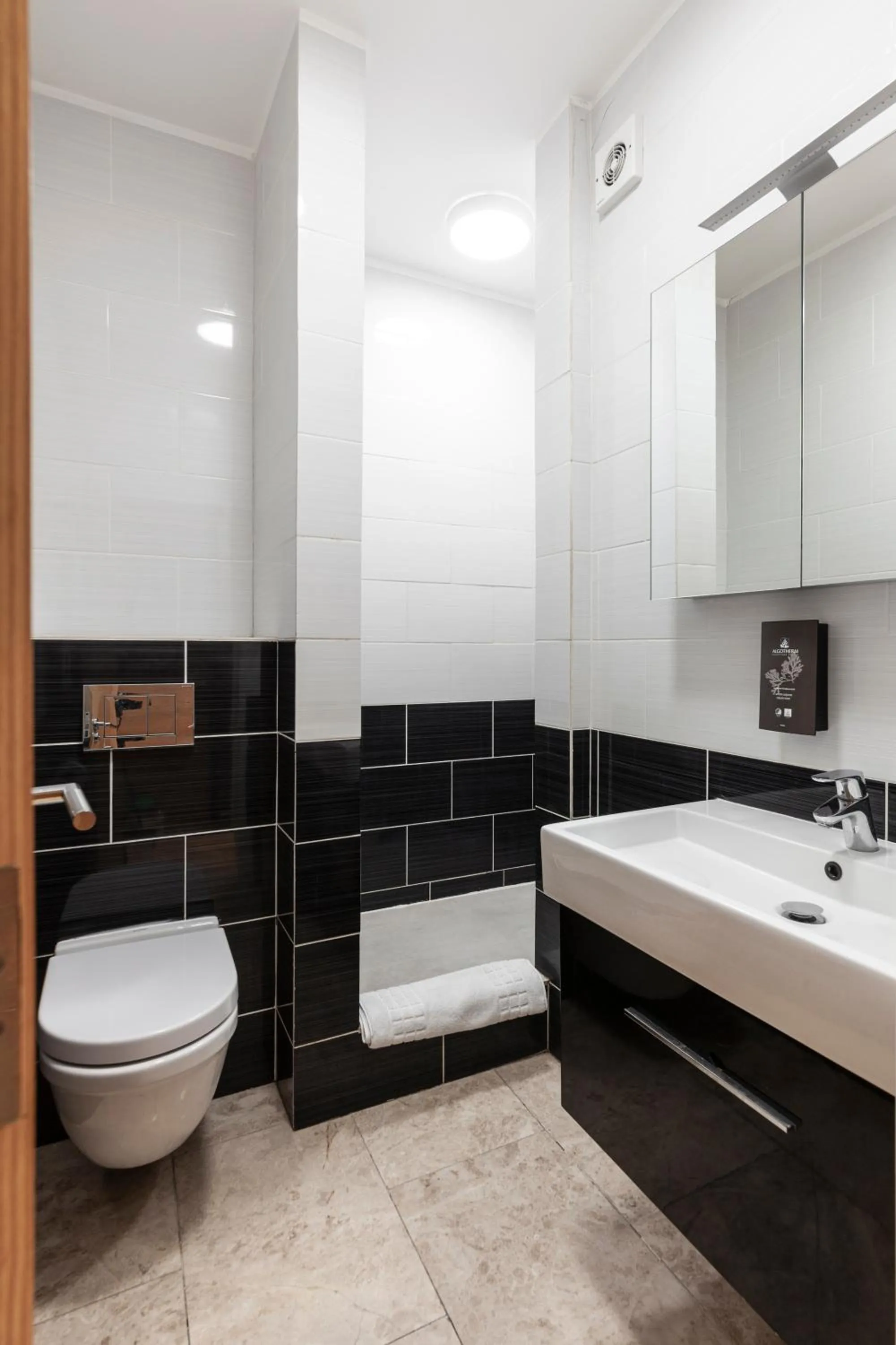 Bathroom in Argyle Apart Hotel