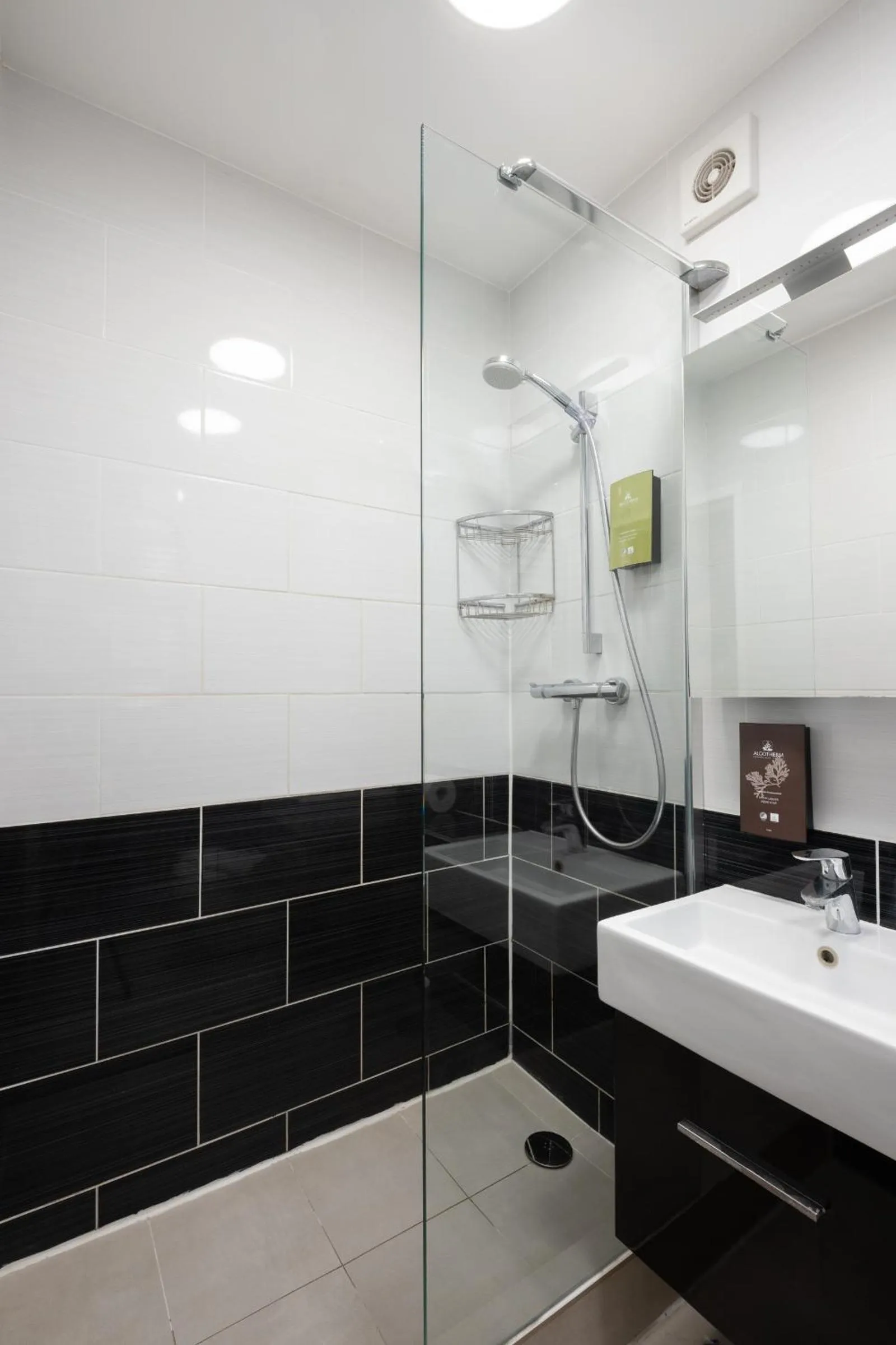 Bathroom in Argyle Apart Hotel