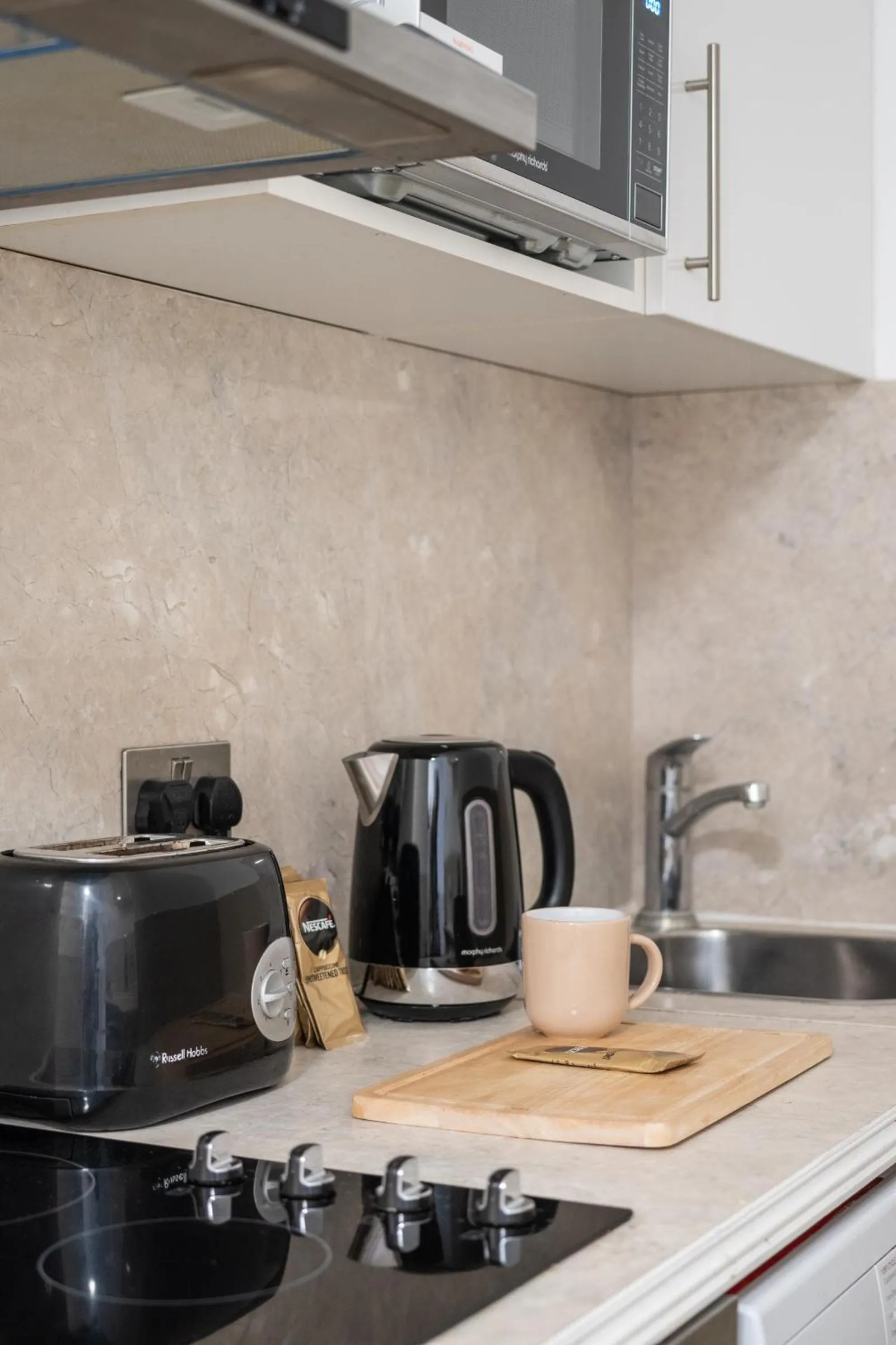 kitchen in Argyle Apart Hotel