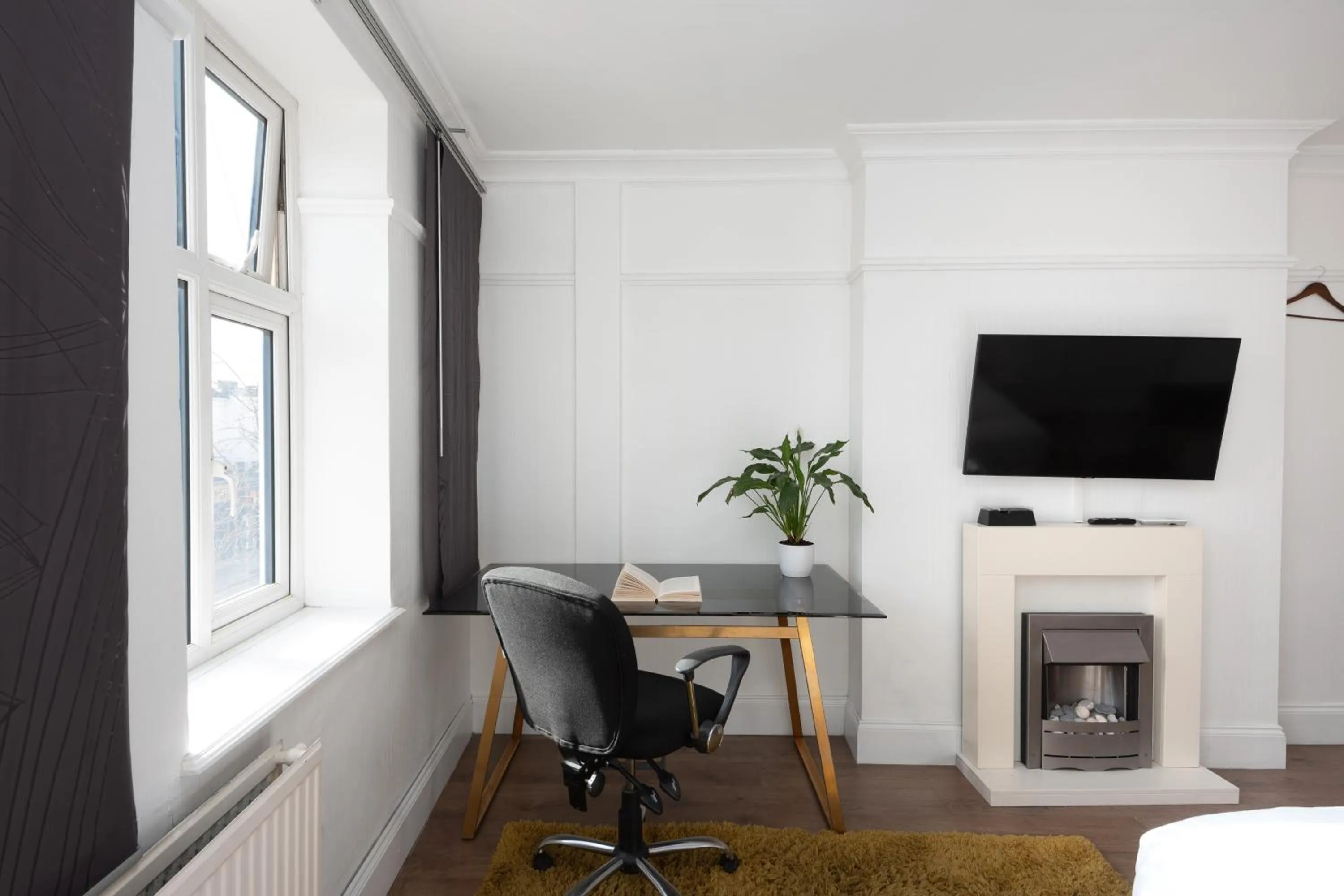 TV and multimedia in Argyle Apart Hotel