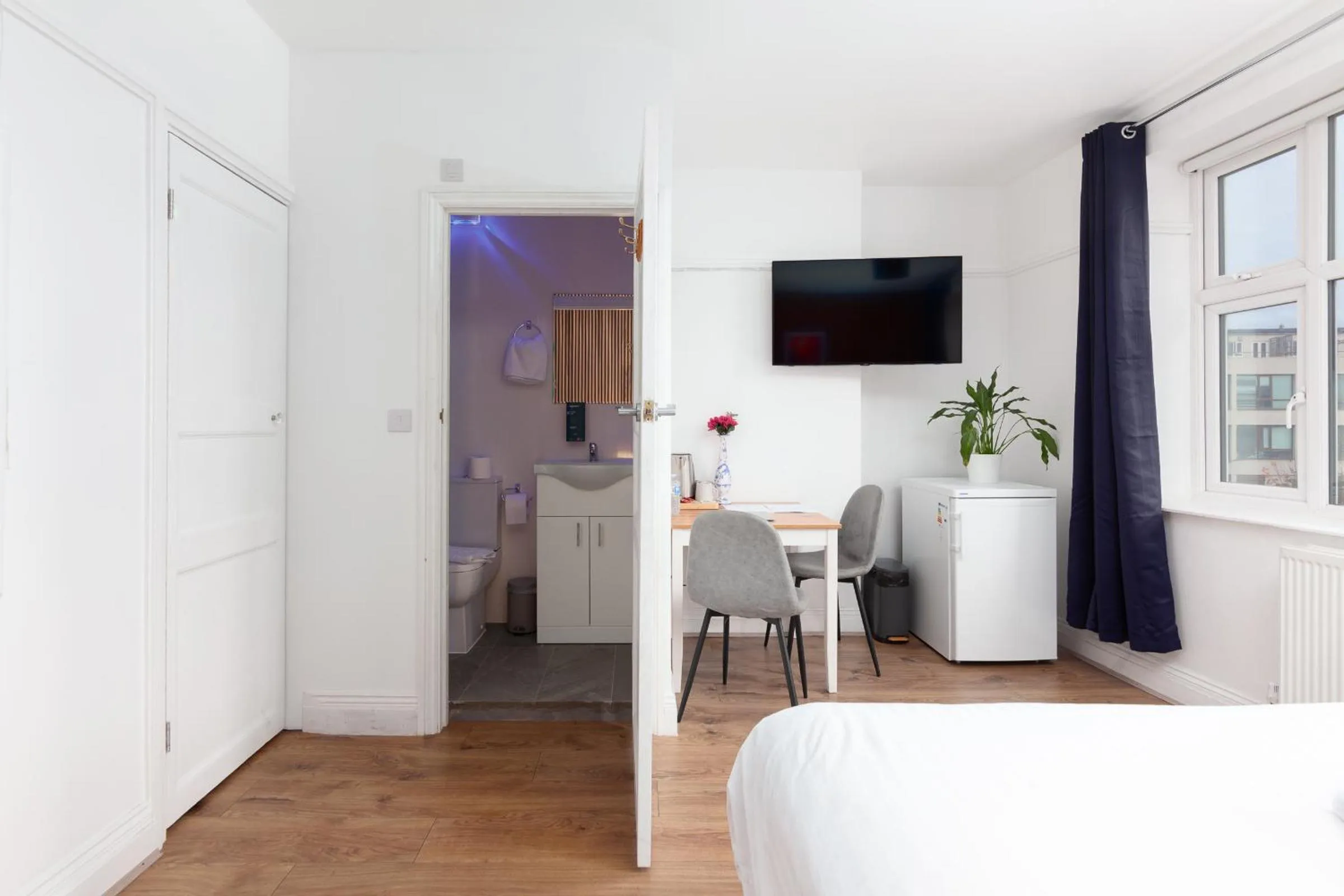 TV and multimedia, Bed in Argyle Apart Hotel