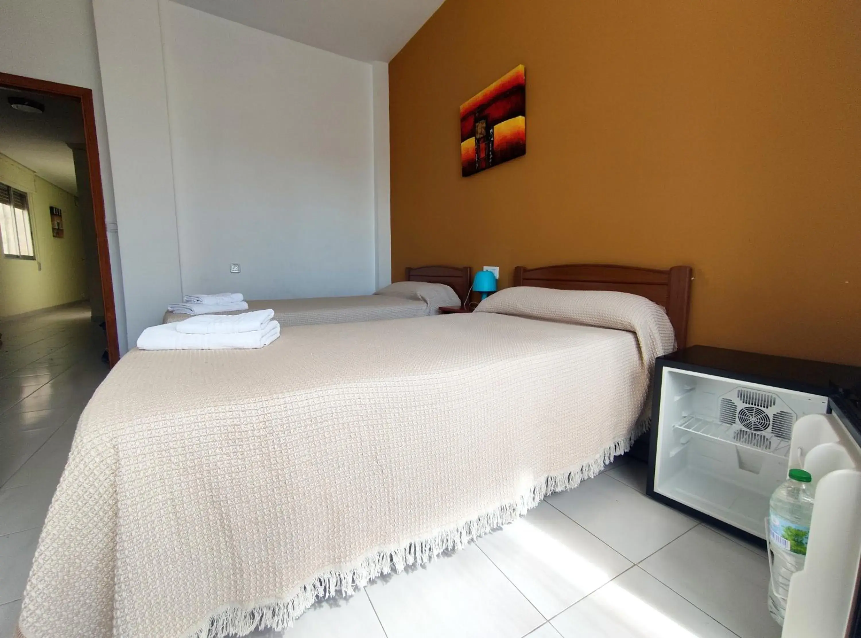 Twin Room in Hostal Neus Twin Room in Hostal Neus