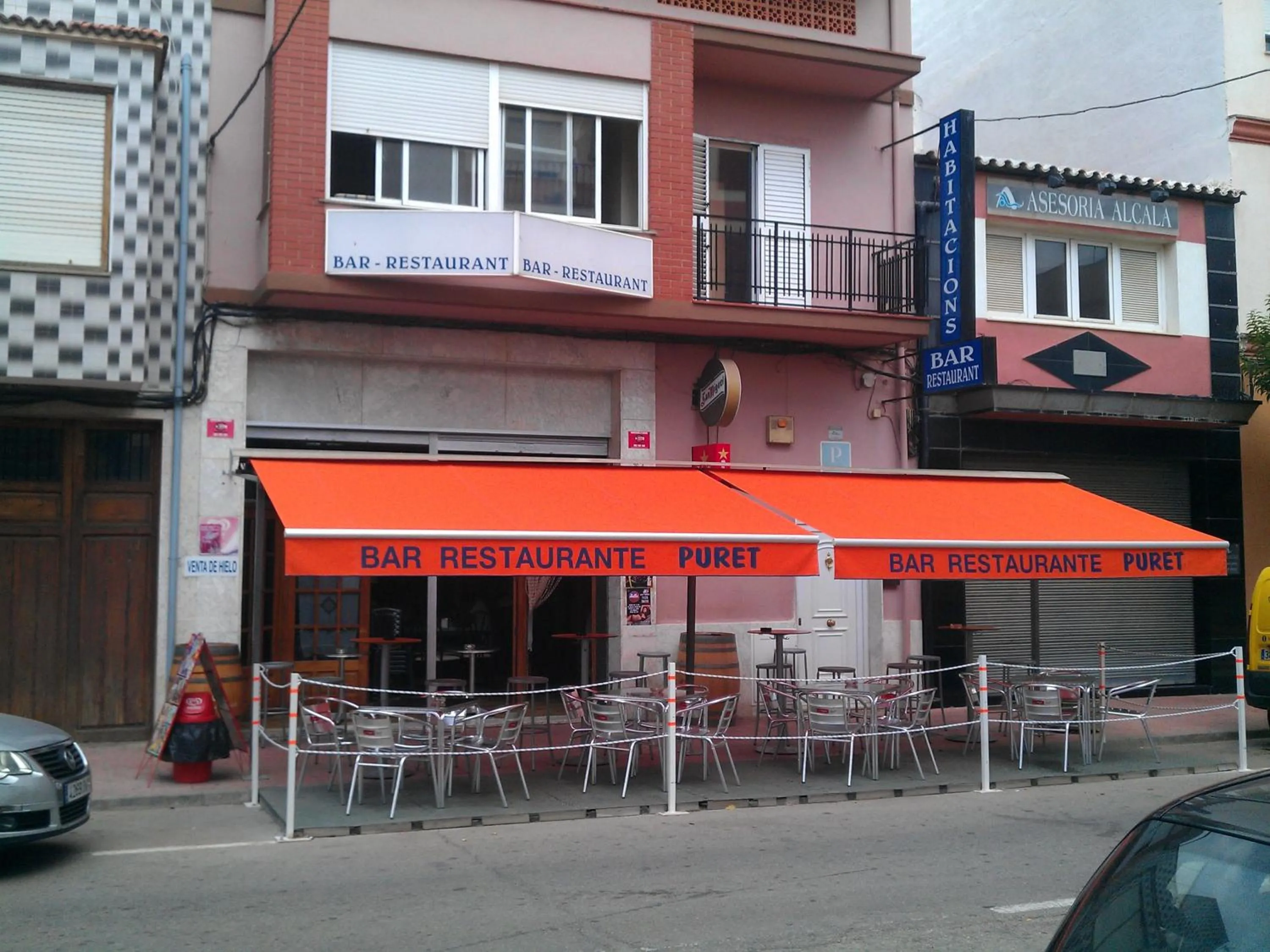 Property building in Hostal Neus