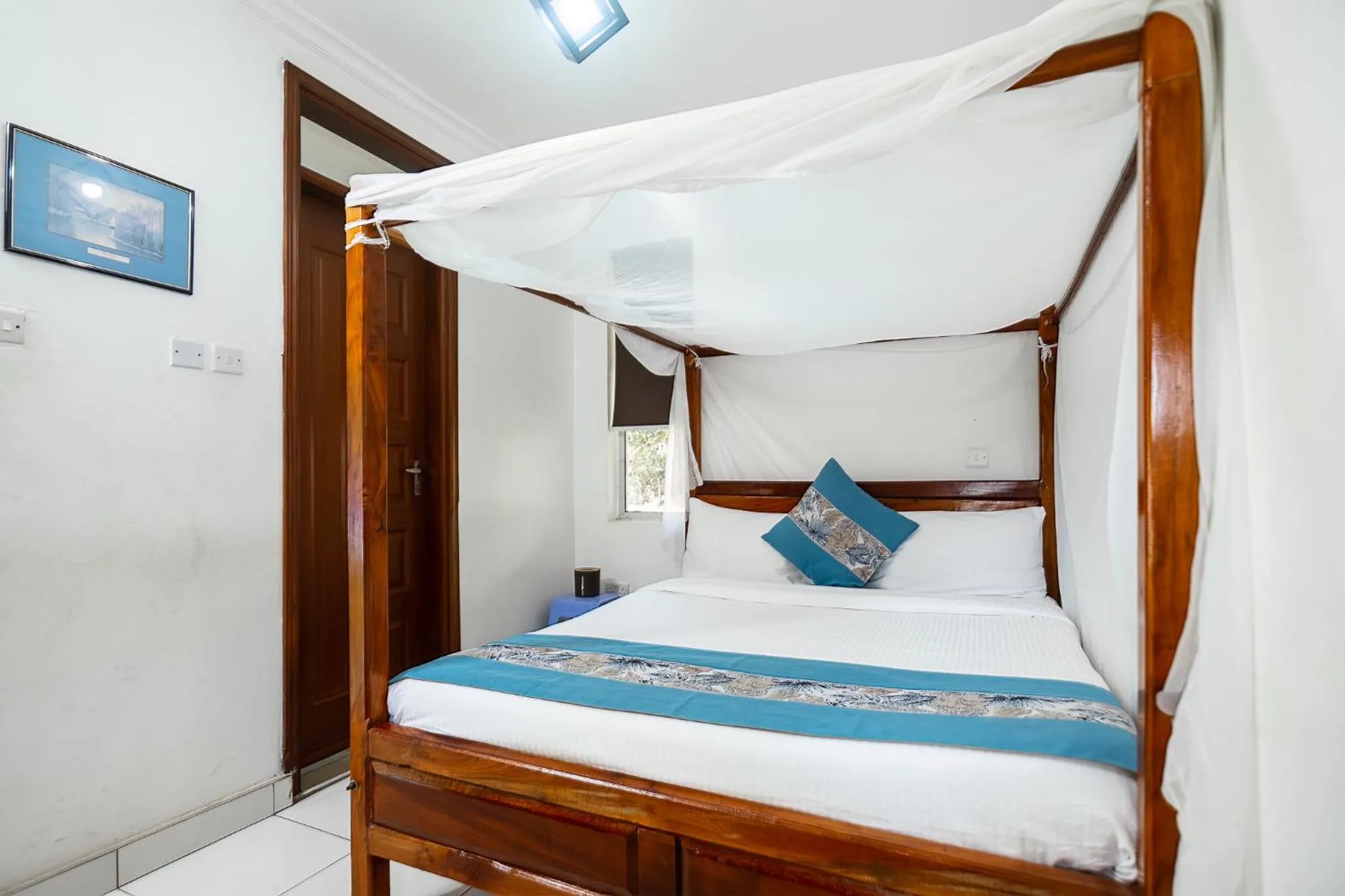 Photo of the whole room, Bed in Harry's Kisumu Oasis