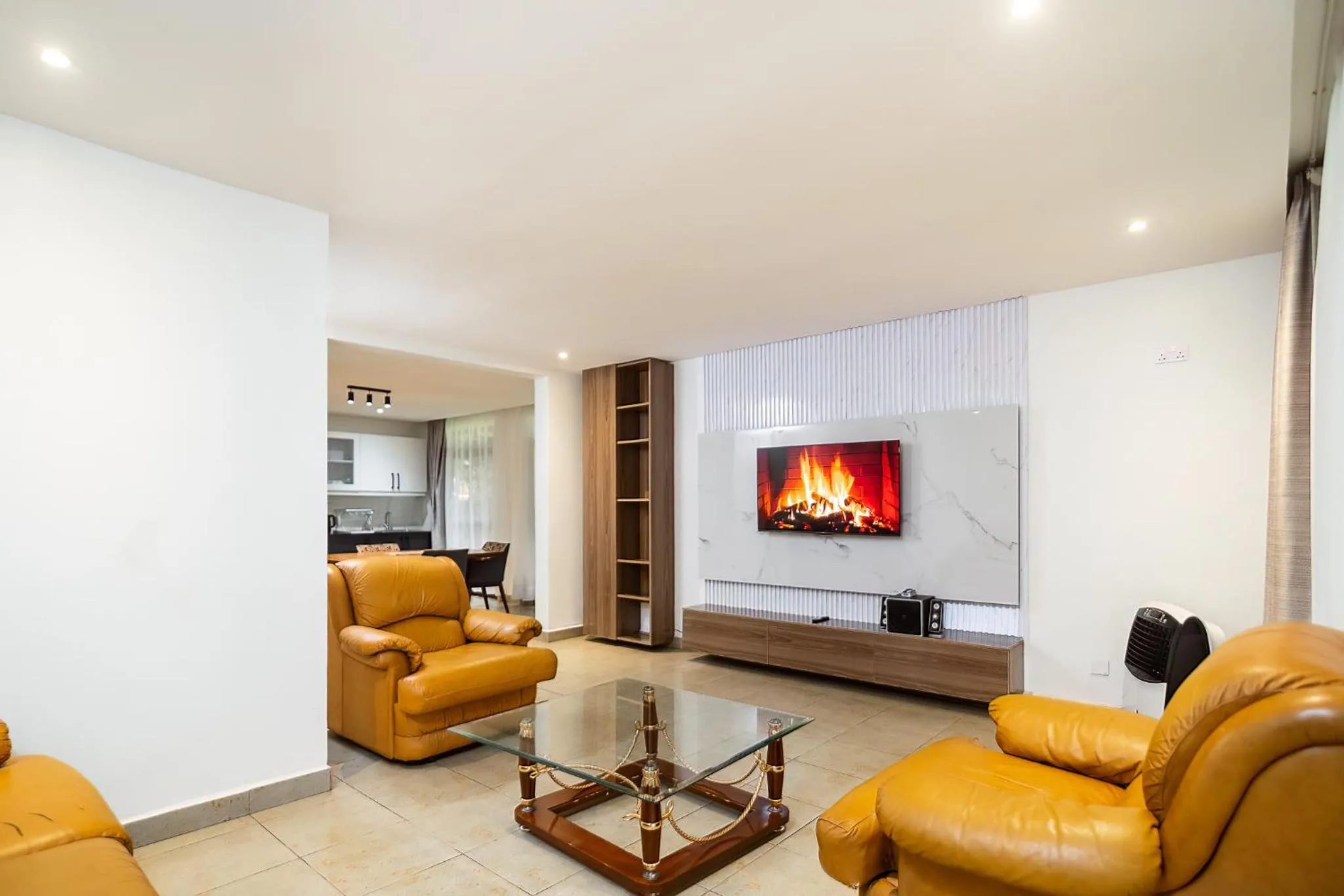 Communal lounge/ TV room in Harry's Kisumu Oasis