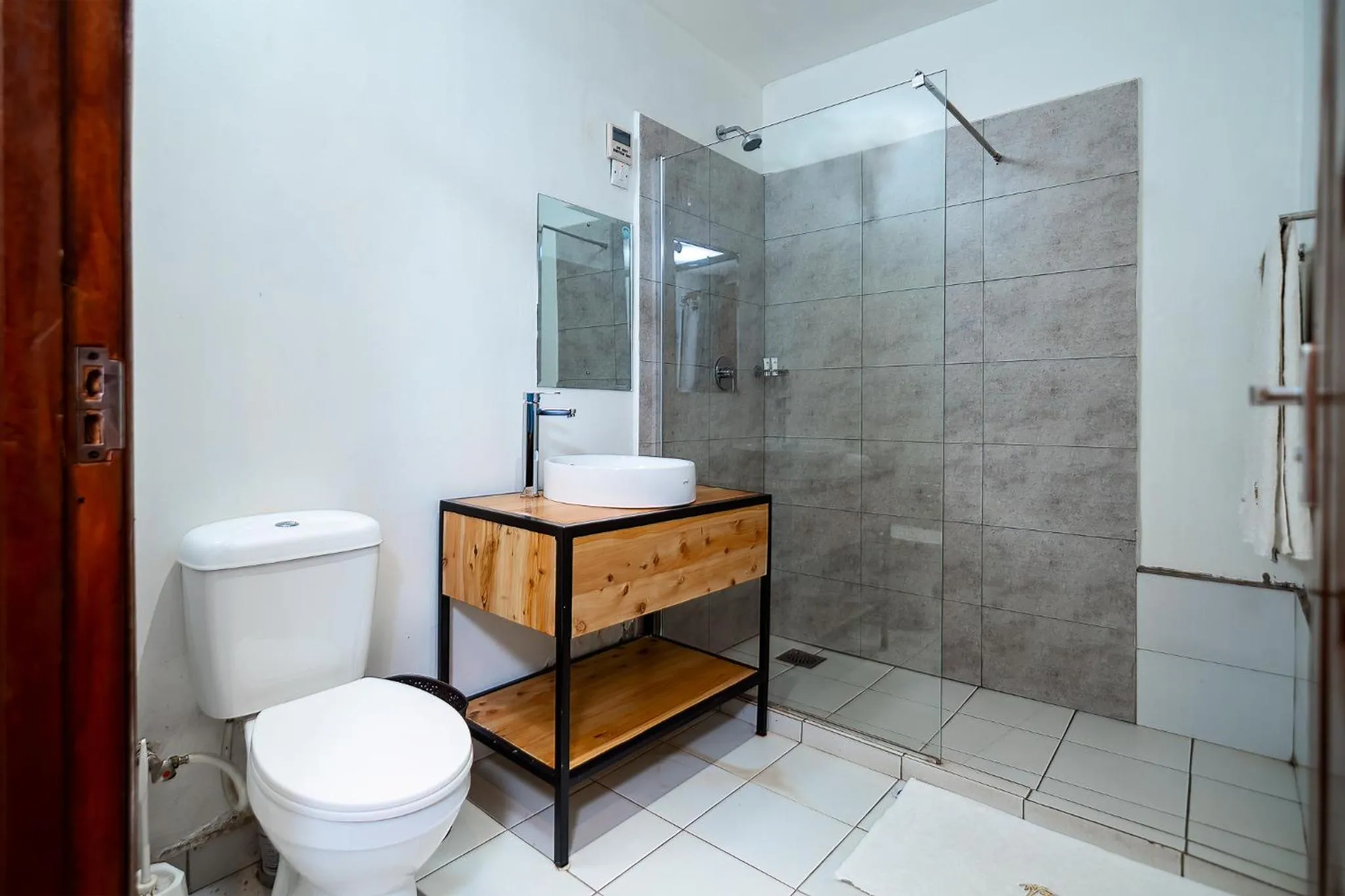 Shower in Harry's Kisumu Oasis
