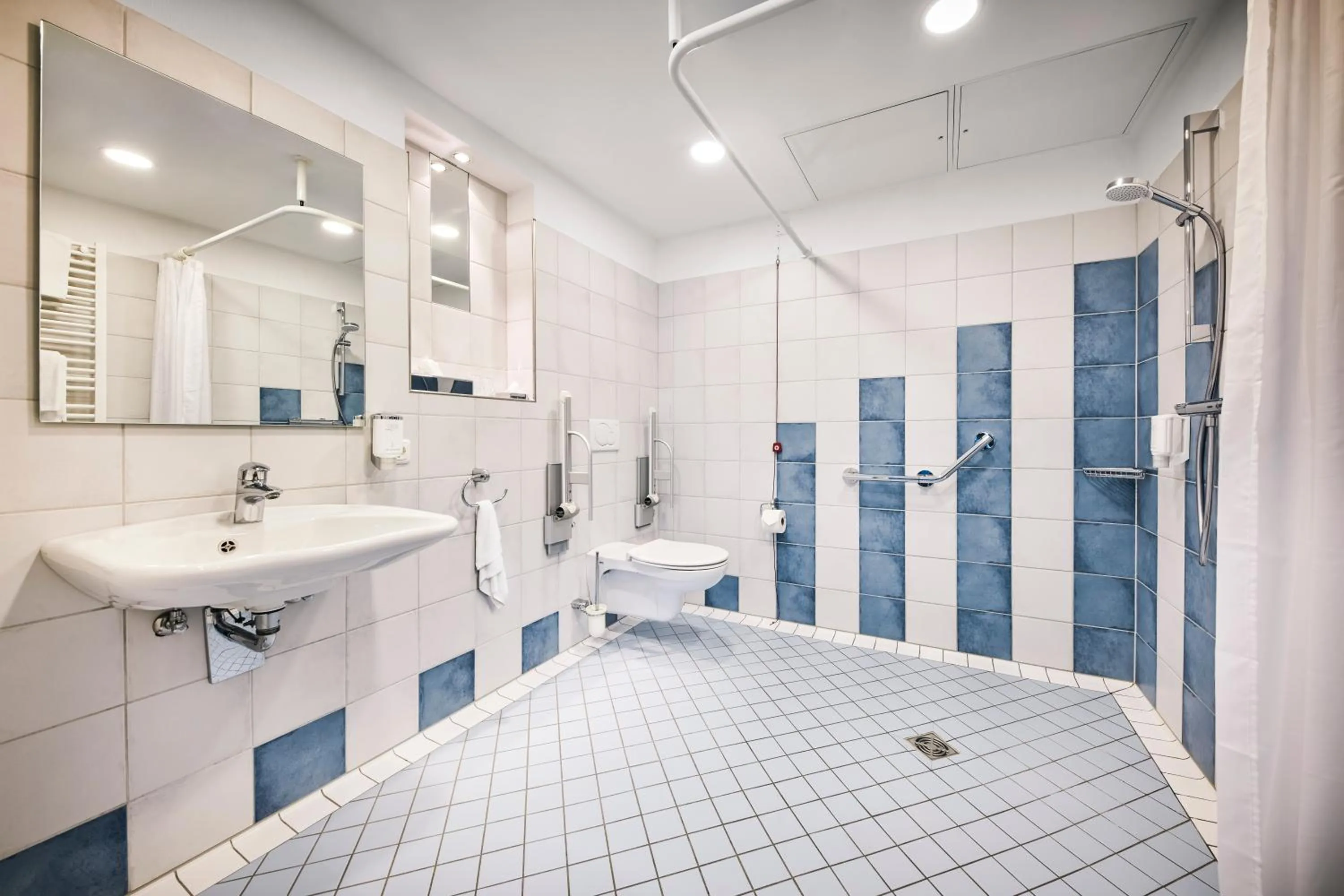 Shower in IN VIA Hotel