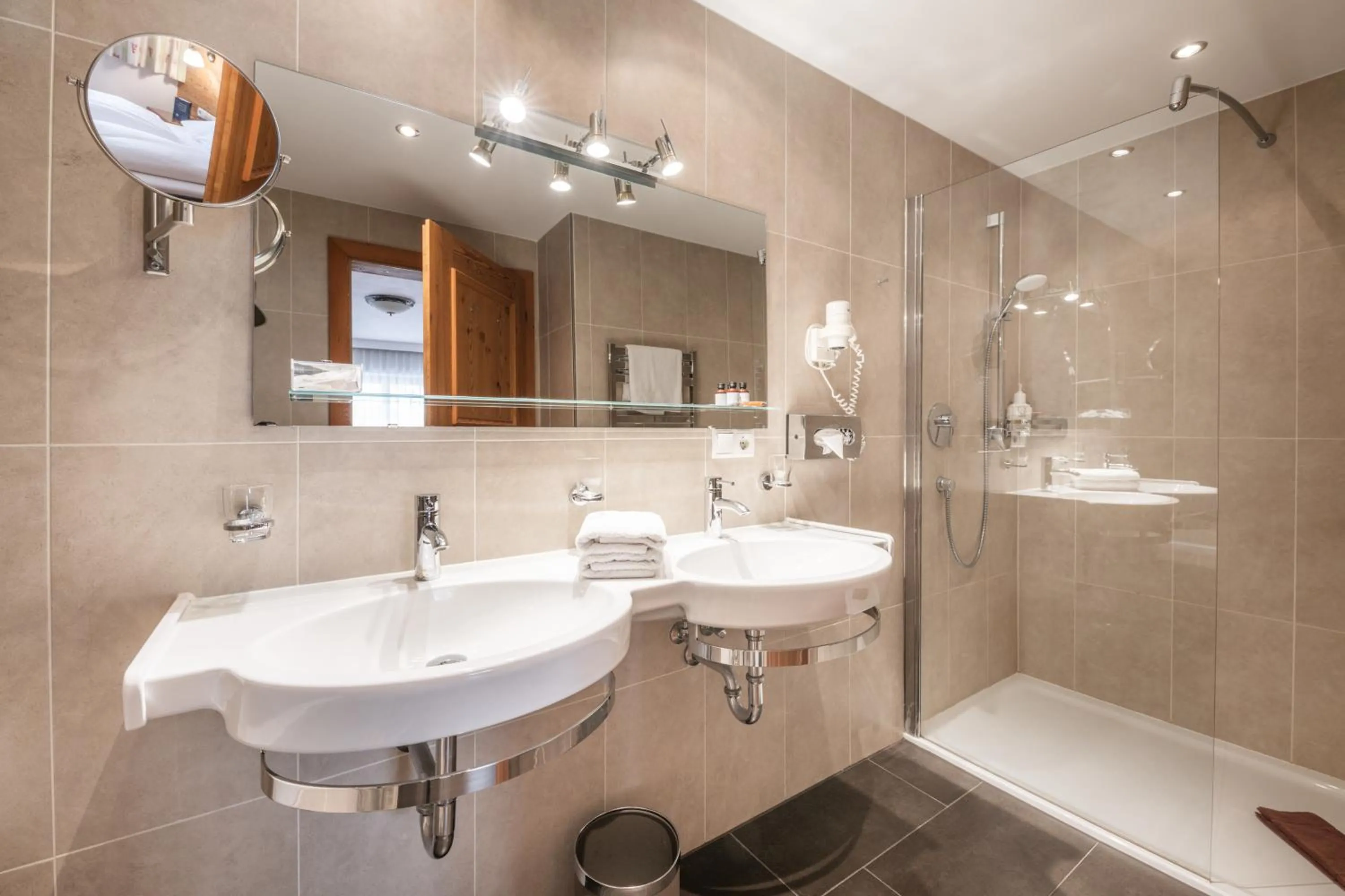 Bathroom in Das Posthaus stubai&smart Hotel