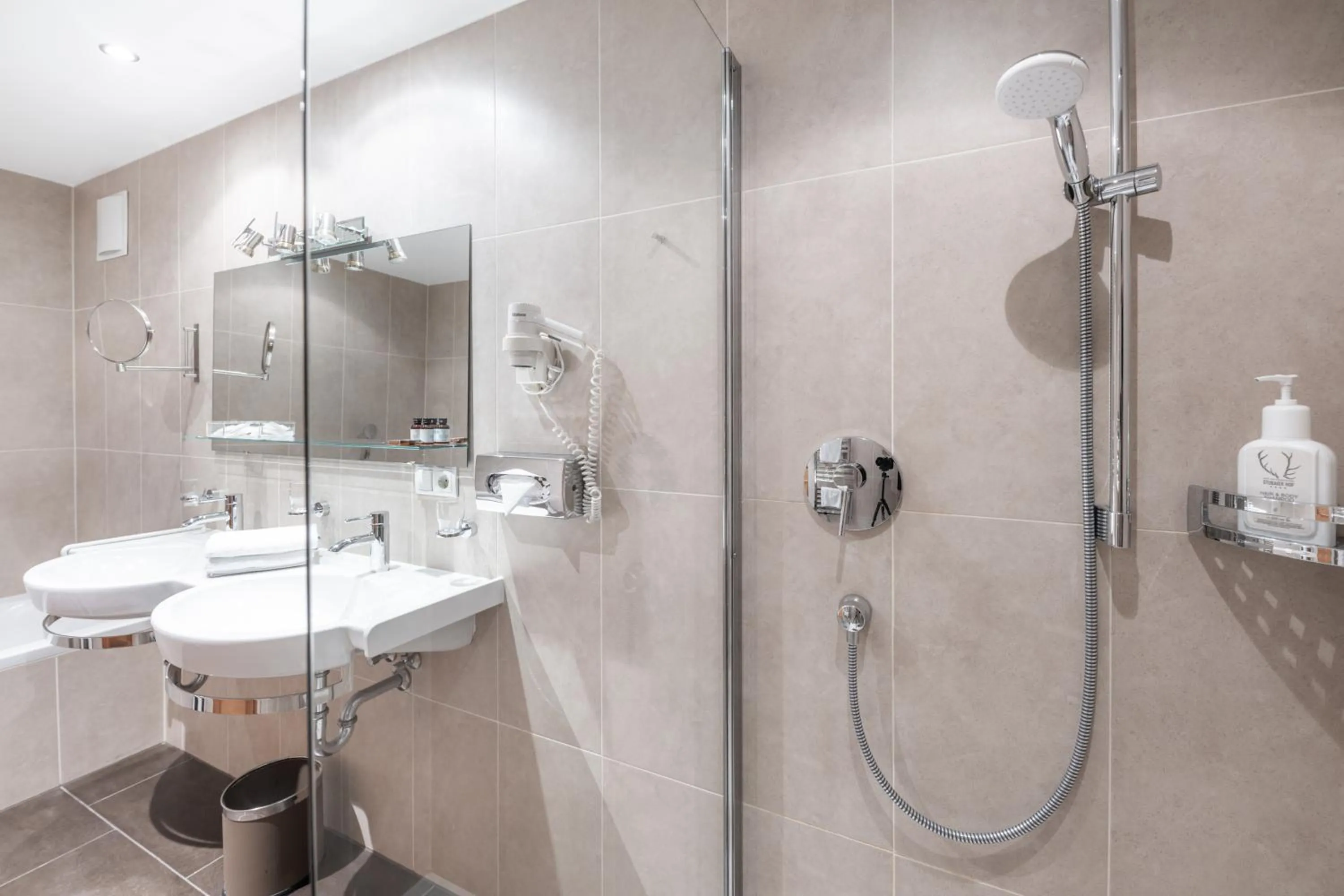 Bathroom in Das Posthaus stubai&smart Hotel