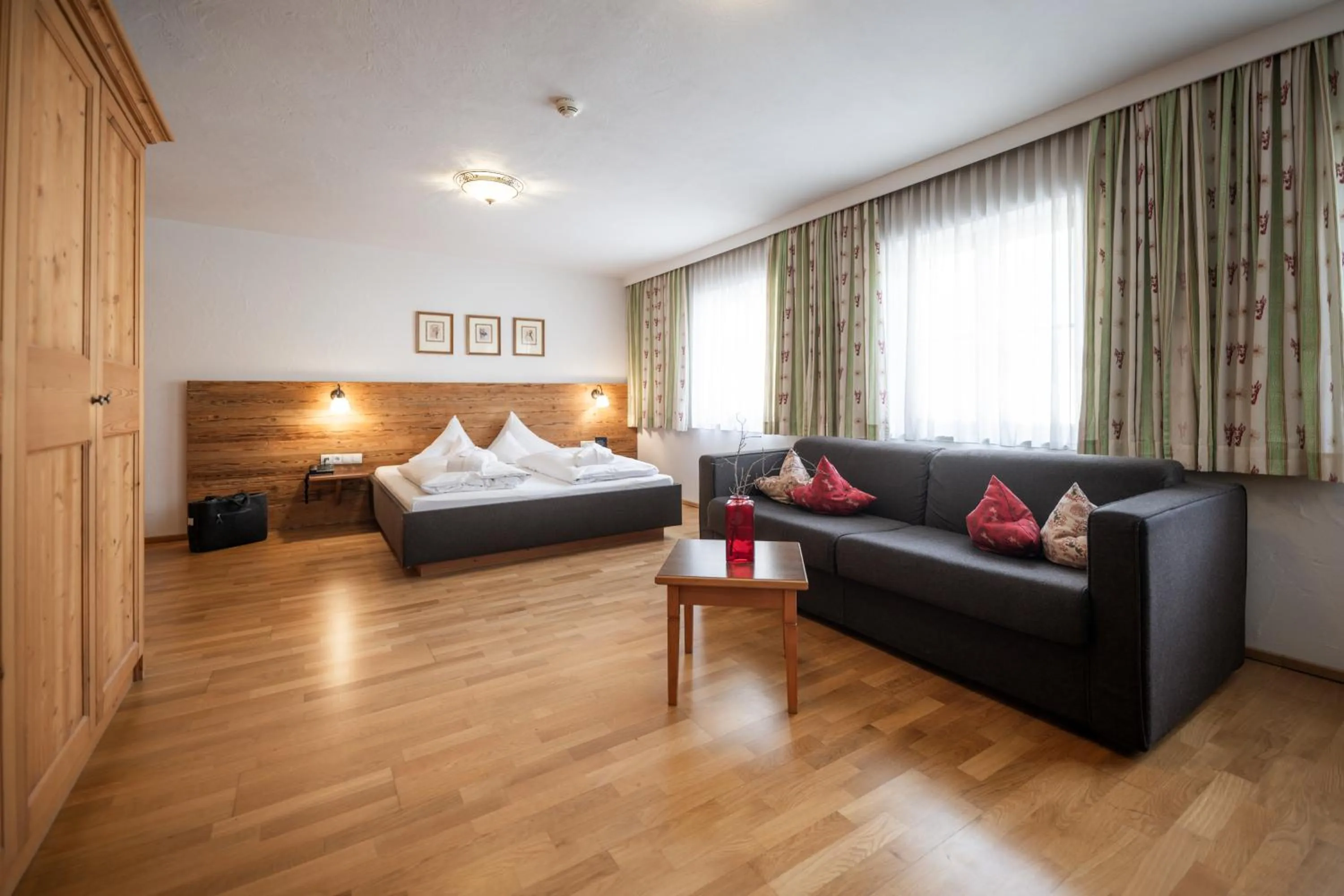 Photo of the whole room, Bed in Das Posthaus stubai&smart Hotel