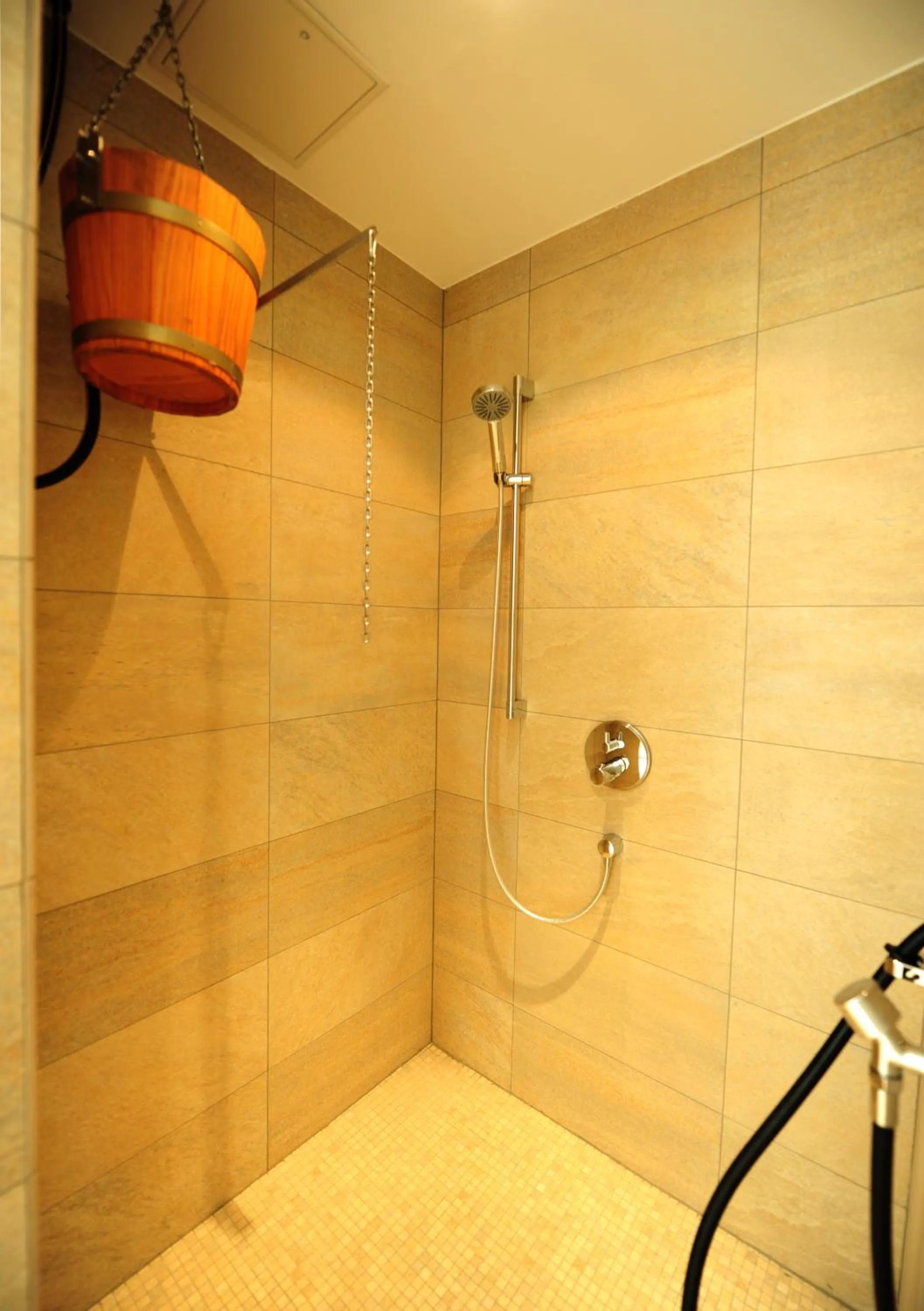 Shower in Das Posthaus stubai&smart Hotel