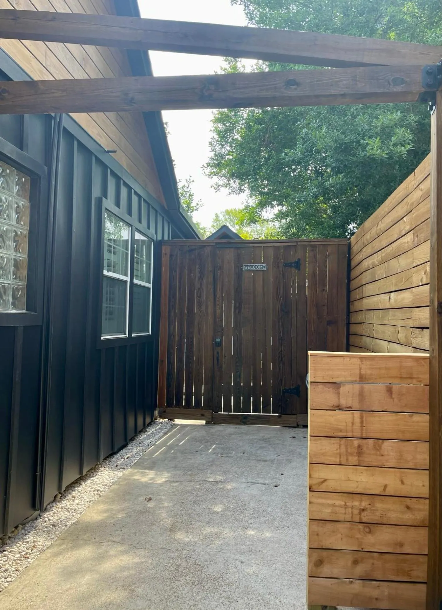 Facade/entrance in Morse Cottage