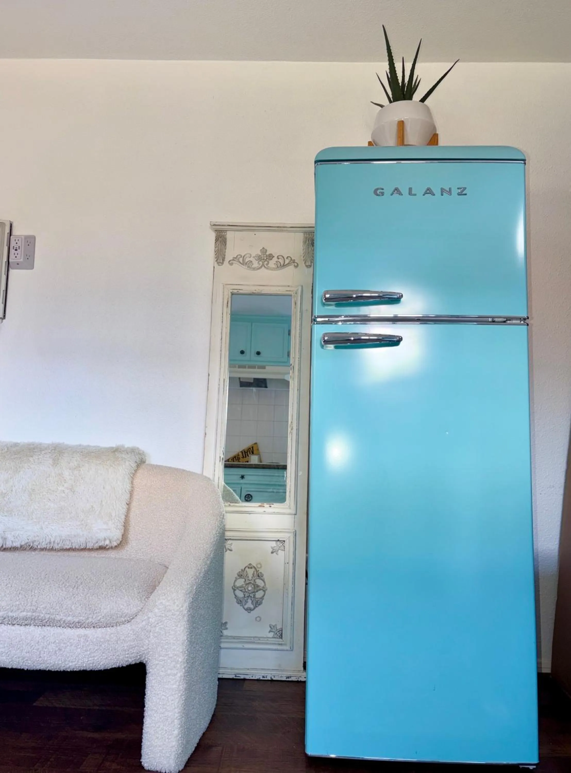 Kitchen or kitchenette in Morse Cottage
