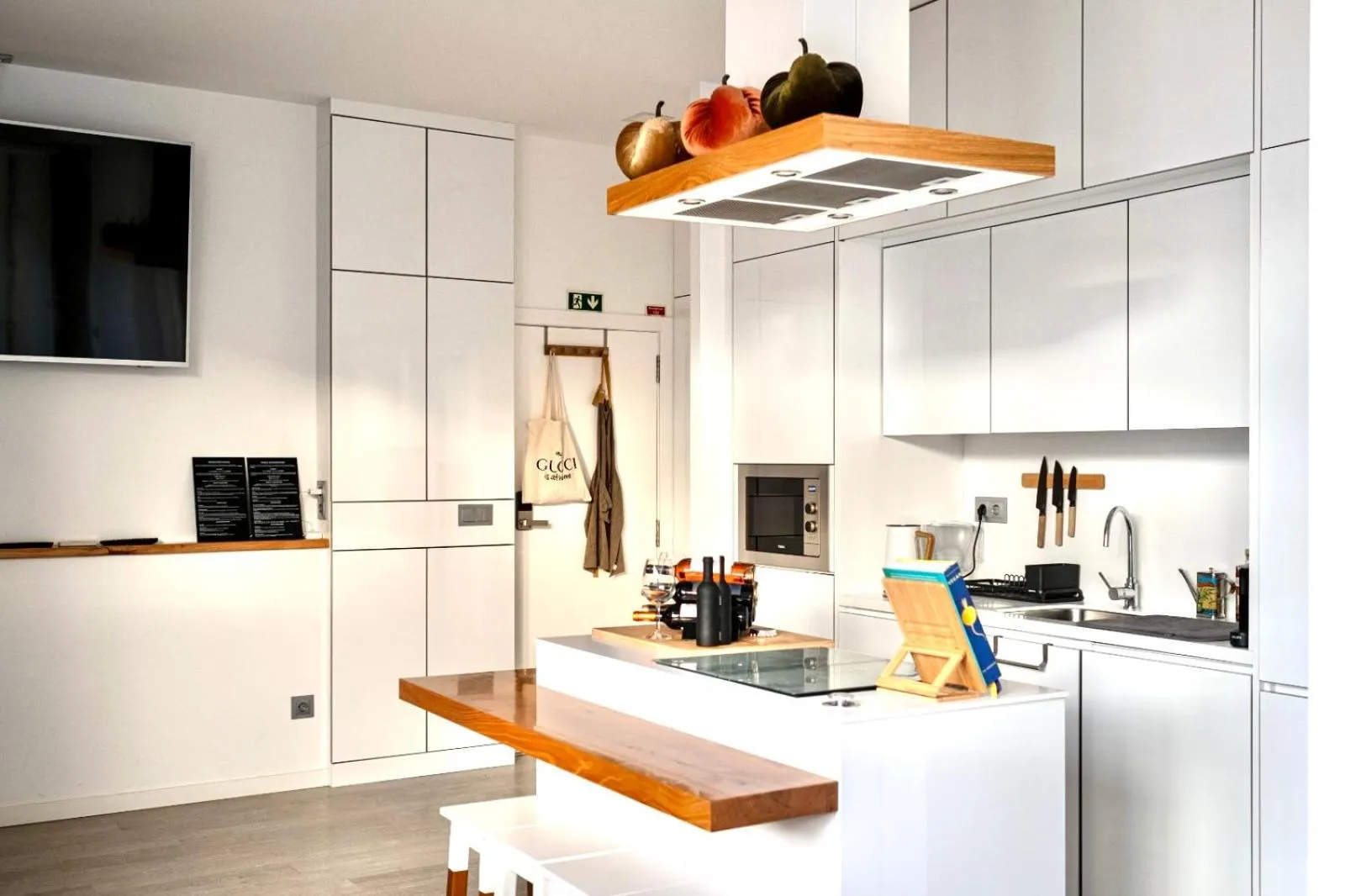 Cristalia,Roof terrace in city center, Garage, Netflix 75inch TV