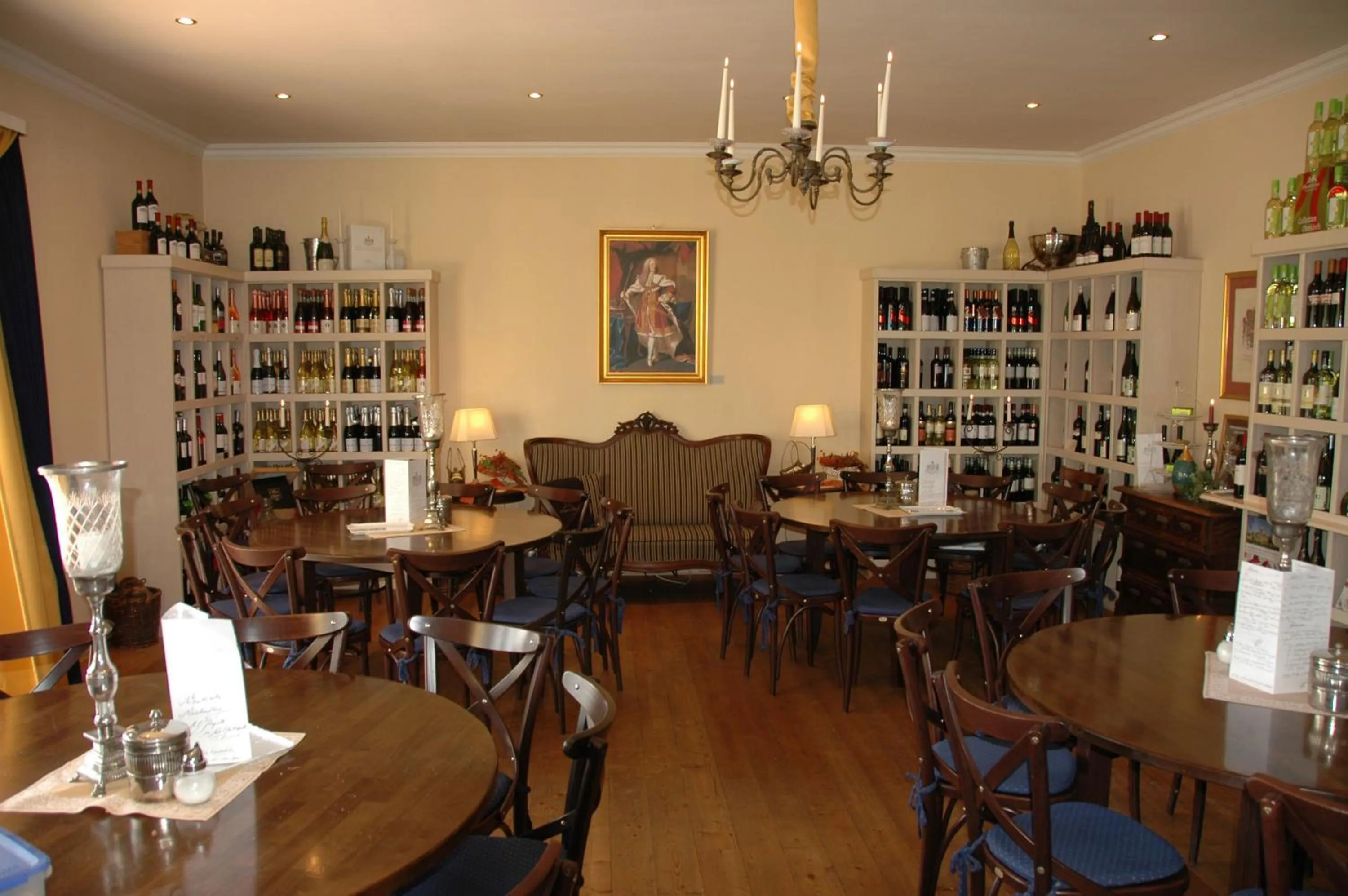 Restaurant/places to eat in Landsitz Kapellenhöhe, Hotel Garni