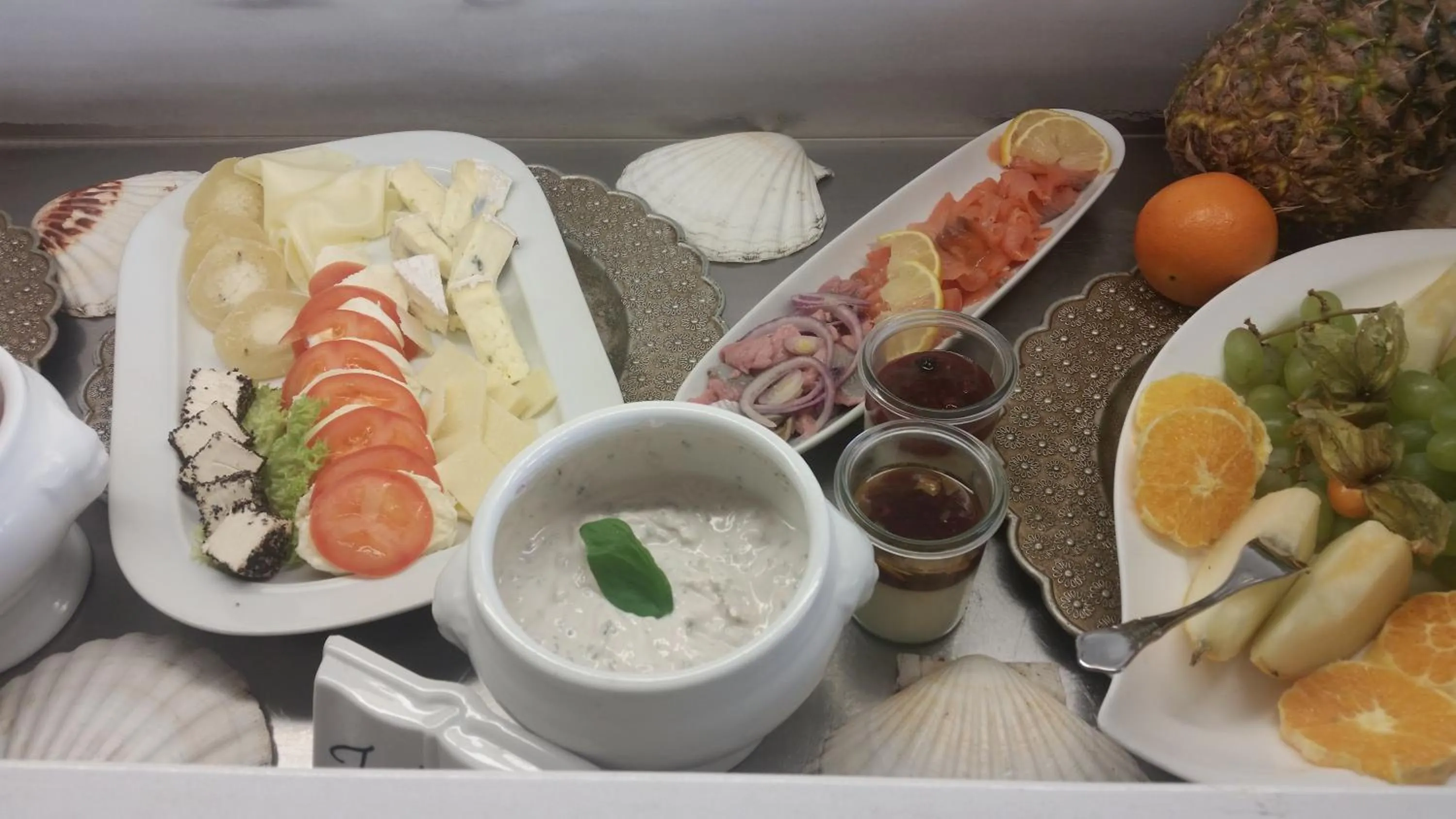 Food in Landsitz Kapellenhöhe, Hotel Garni