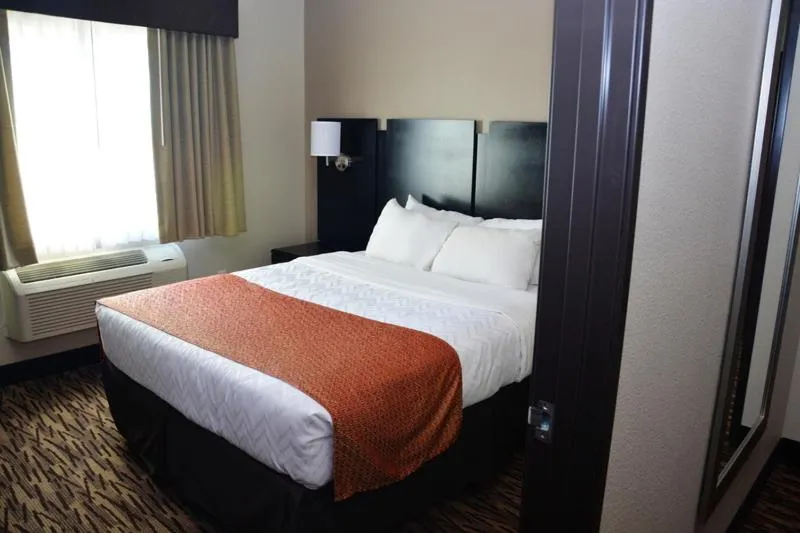 Bed in Roosevelt Inn & Suites