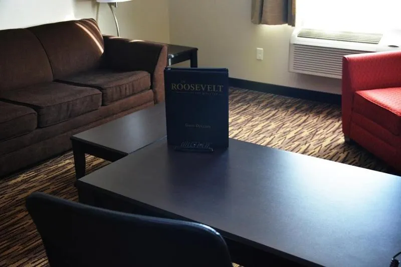 Roosevelt Inn & Suites