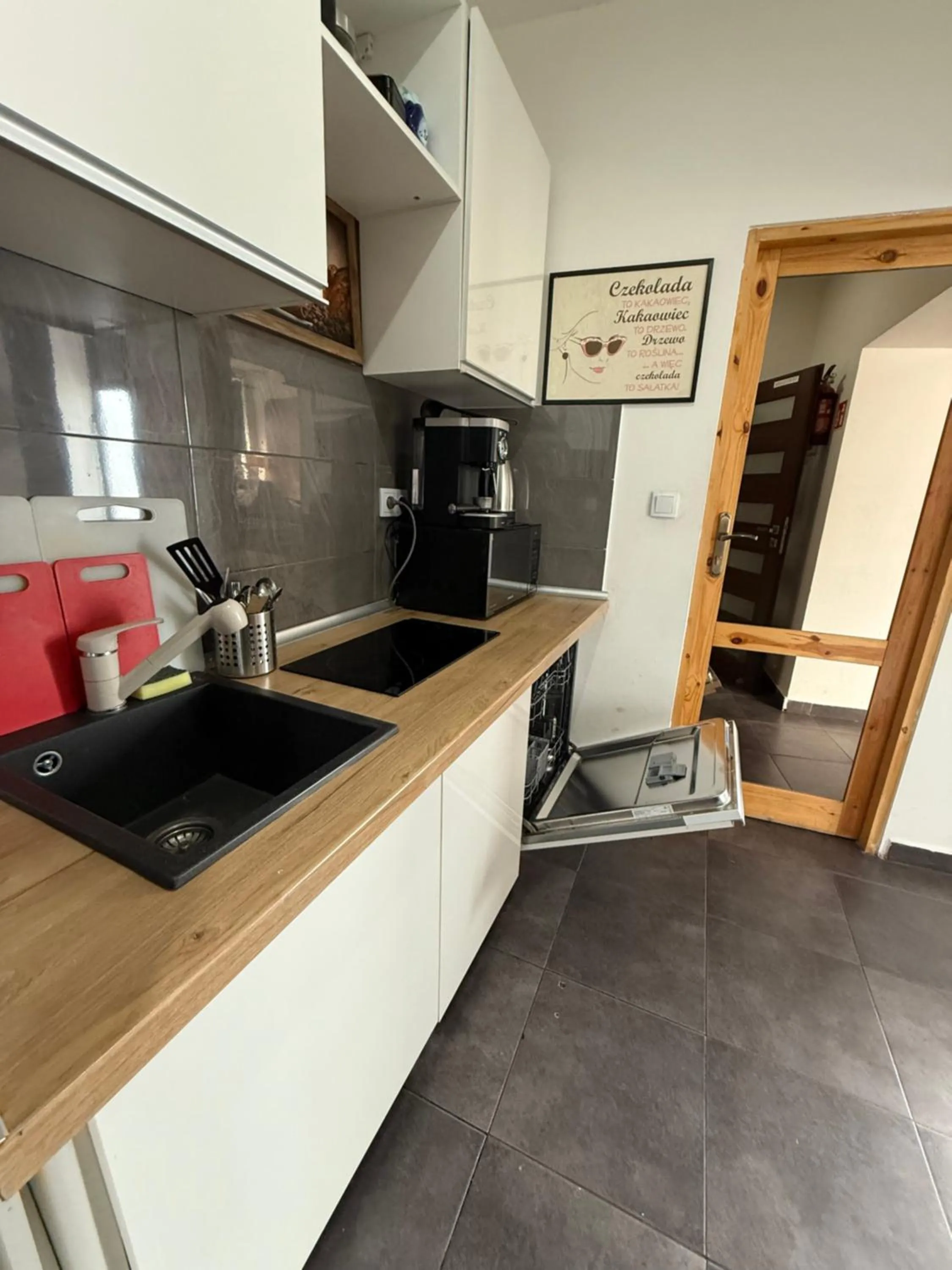 Kitchen or kitchenette in Apartamenty PRETTY WOMAN meldunek samodzielny 24h - noclegi Bytom Chorzów Katowice