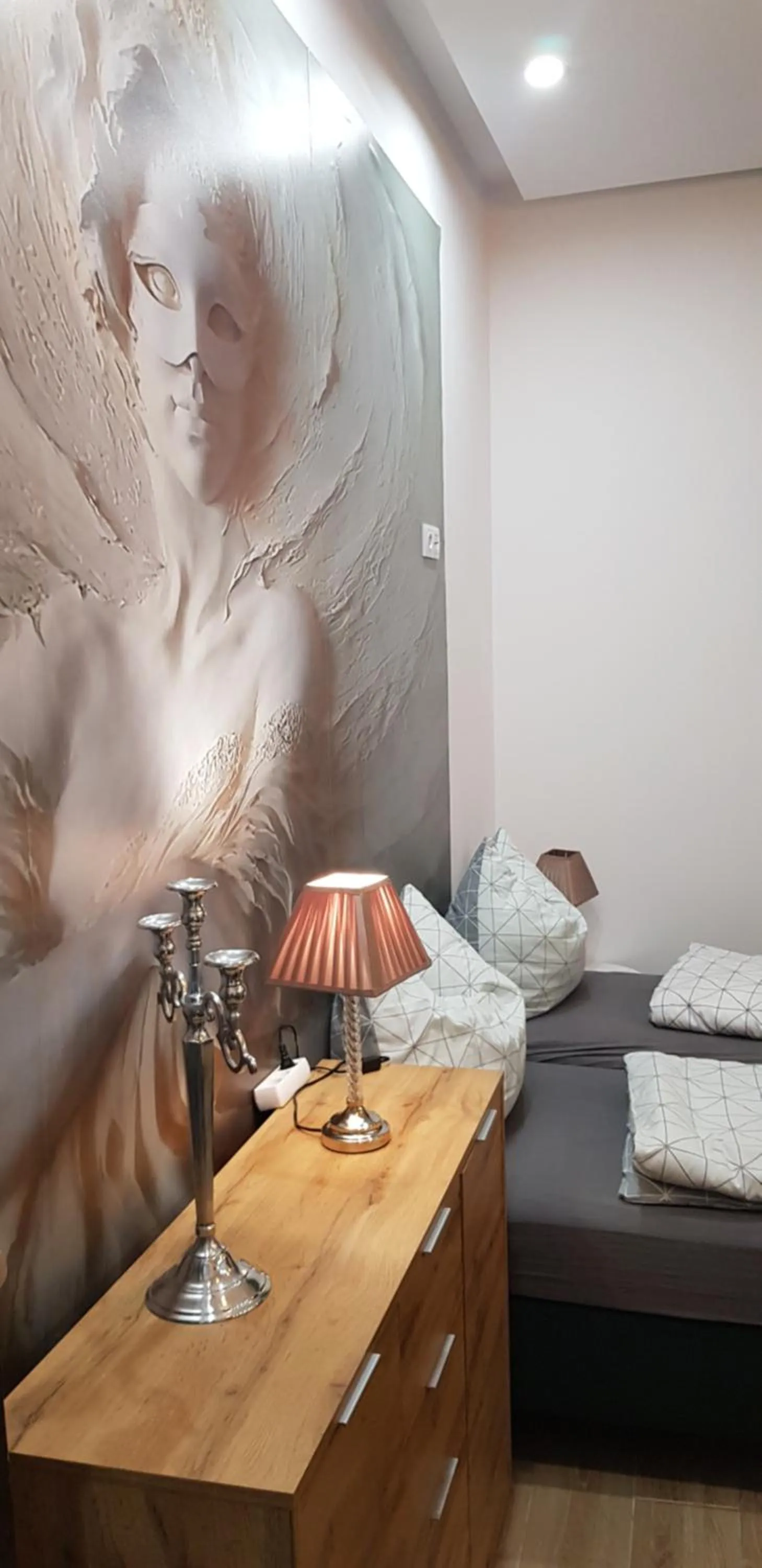 Decorative detail, Bed in Apartamenty PRETTY WOMAN meldunek samodzielny 24h - noclegi Bytom Chorzów Katowice