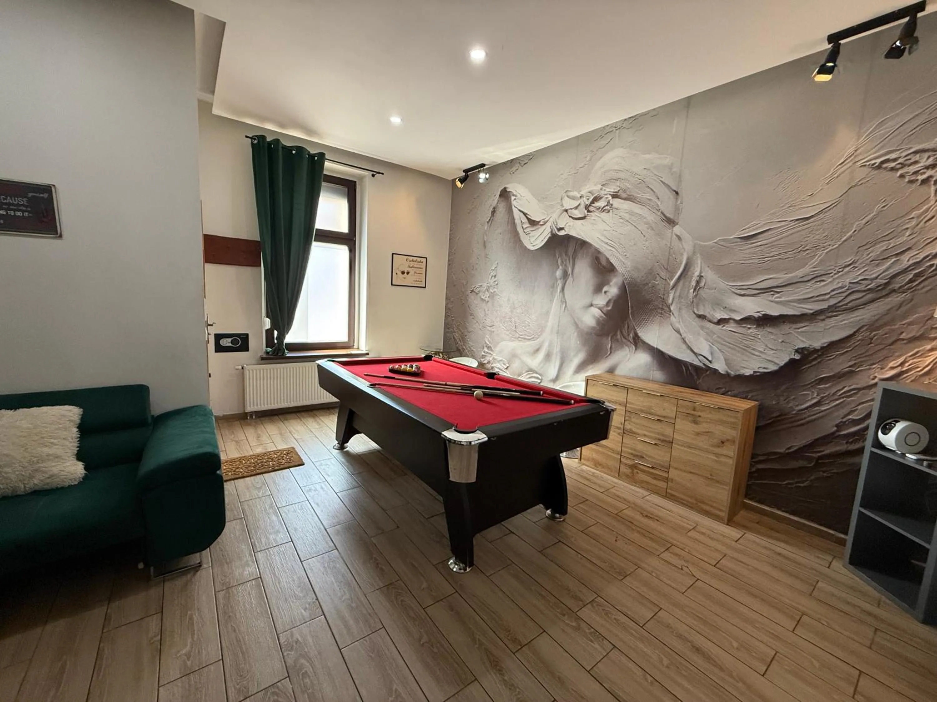 Billiard in Apartamenty PRETTY WOMAN meldunek samodzielny 24h - noclegi Bytom Chorzów Katowice