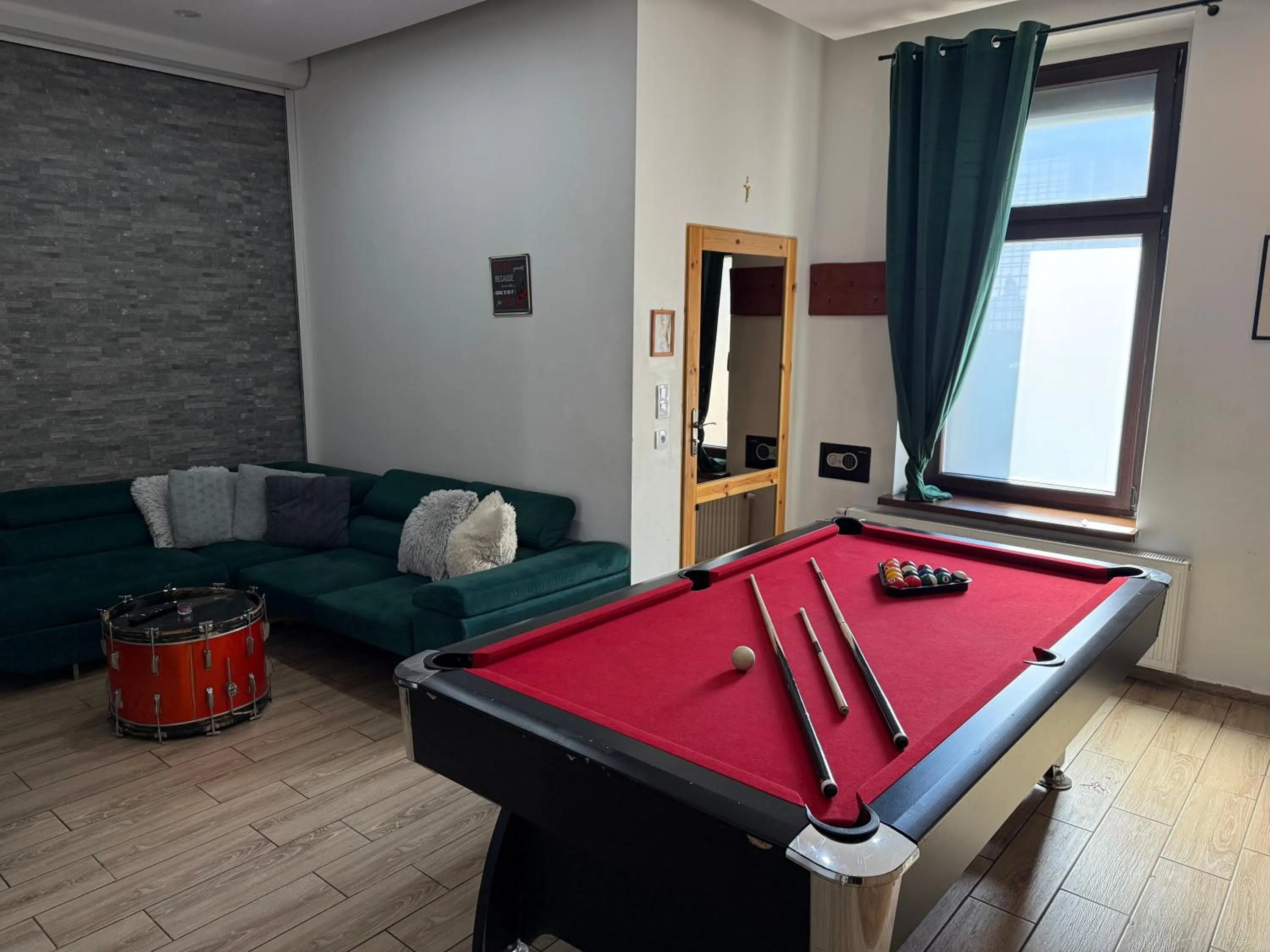 Billiard in Apartamenty PRETTY WOMAN meldunek samodzielny 24h - noclegi Bytom Chorzów Katowice