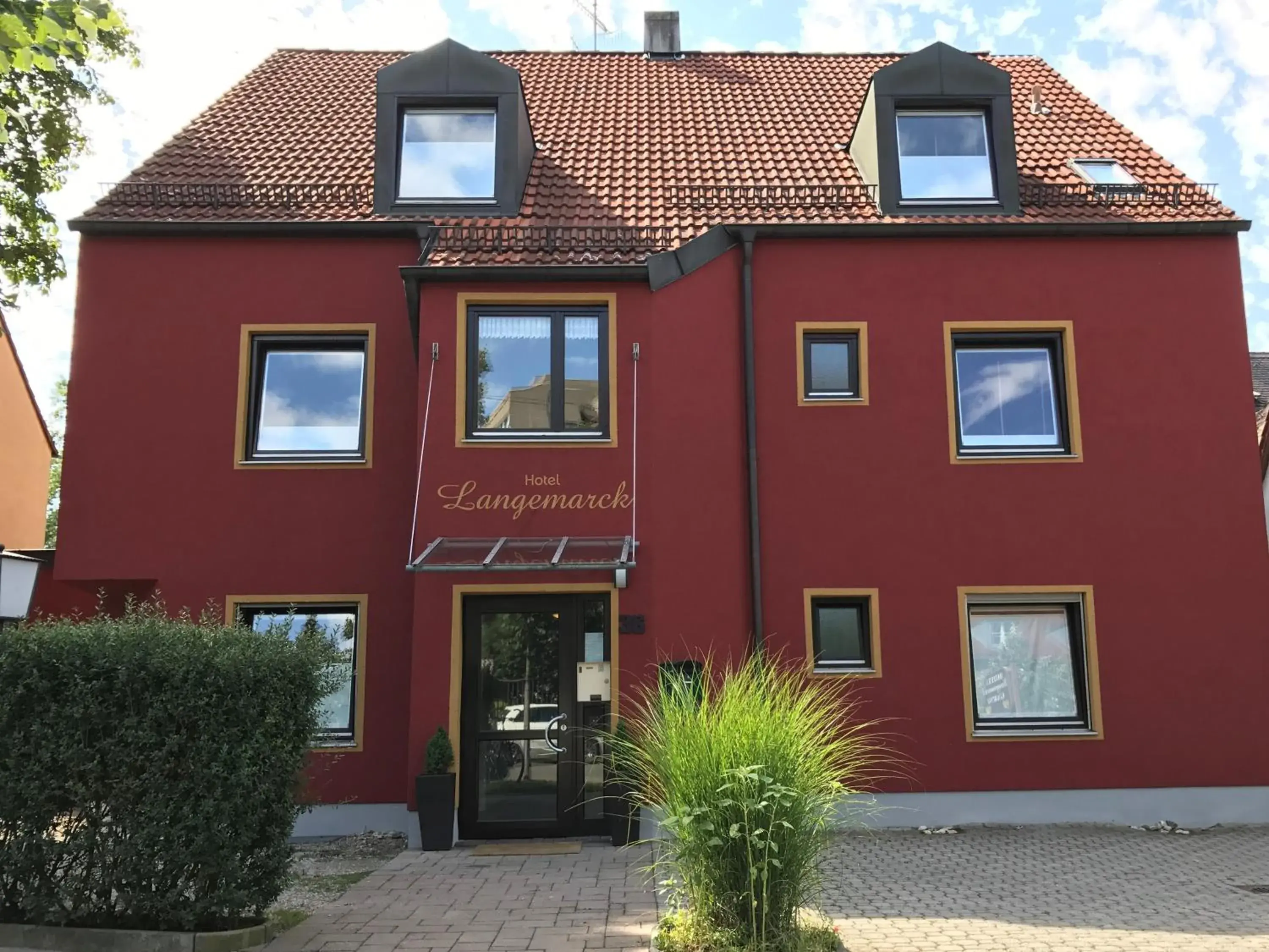 Facade/entrance, Property Building in Hotel Augsburg Langemarck