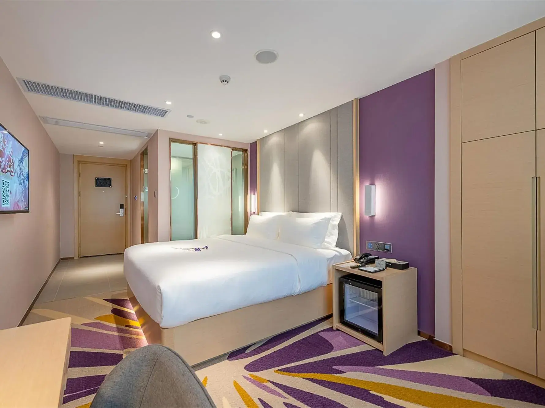 TV and multimedia, Bed in Lavande Hotel Guangzhou east railway station Tianpingjia Subway Station Branch TV and multimedia, Bed in Lavande Hotel Guangzhou east railway station Tianpingjia Subway Station Branch