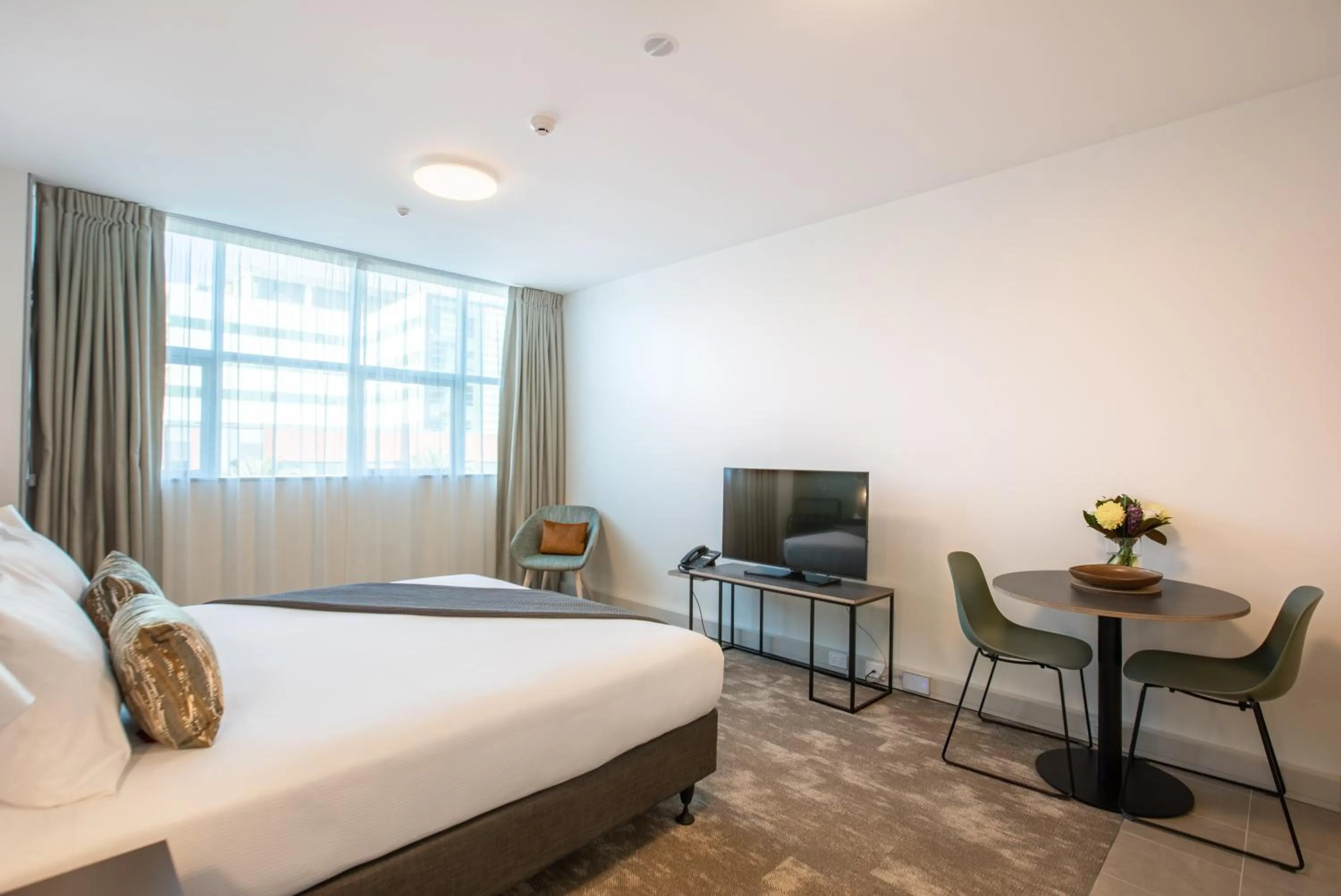 Communal lounge/ TV room, Bed in Sojourn Apartment Hotel - Riddiford