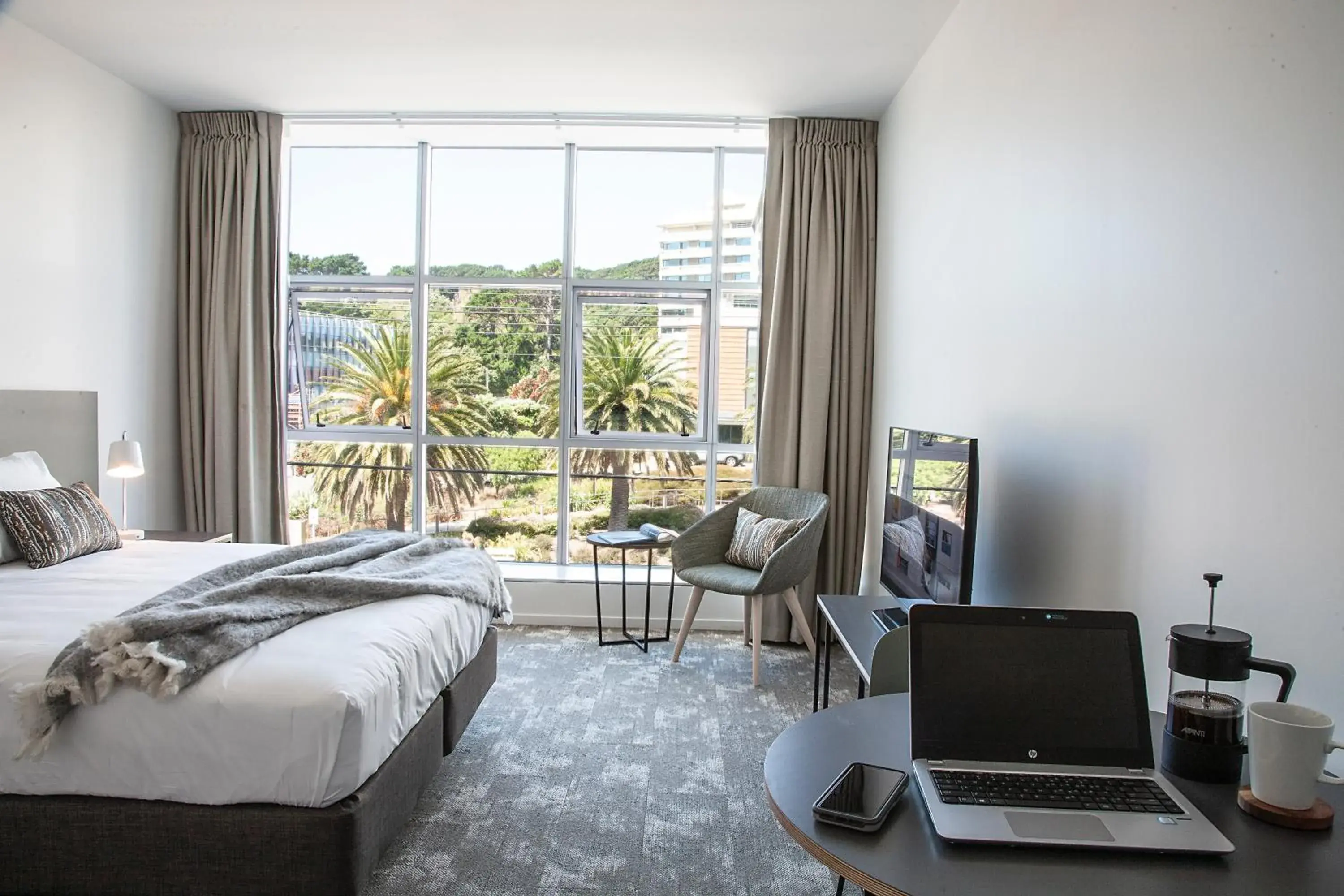 TV and multimedia, Bed in Sojourn Apartment Hotel - Riddiford TV and multimedia, Bed in Sojourn Apartment Hotel - Riddiford