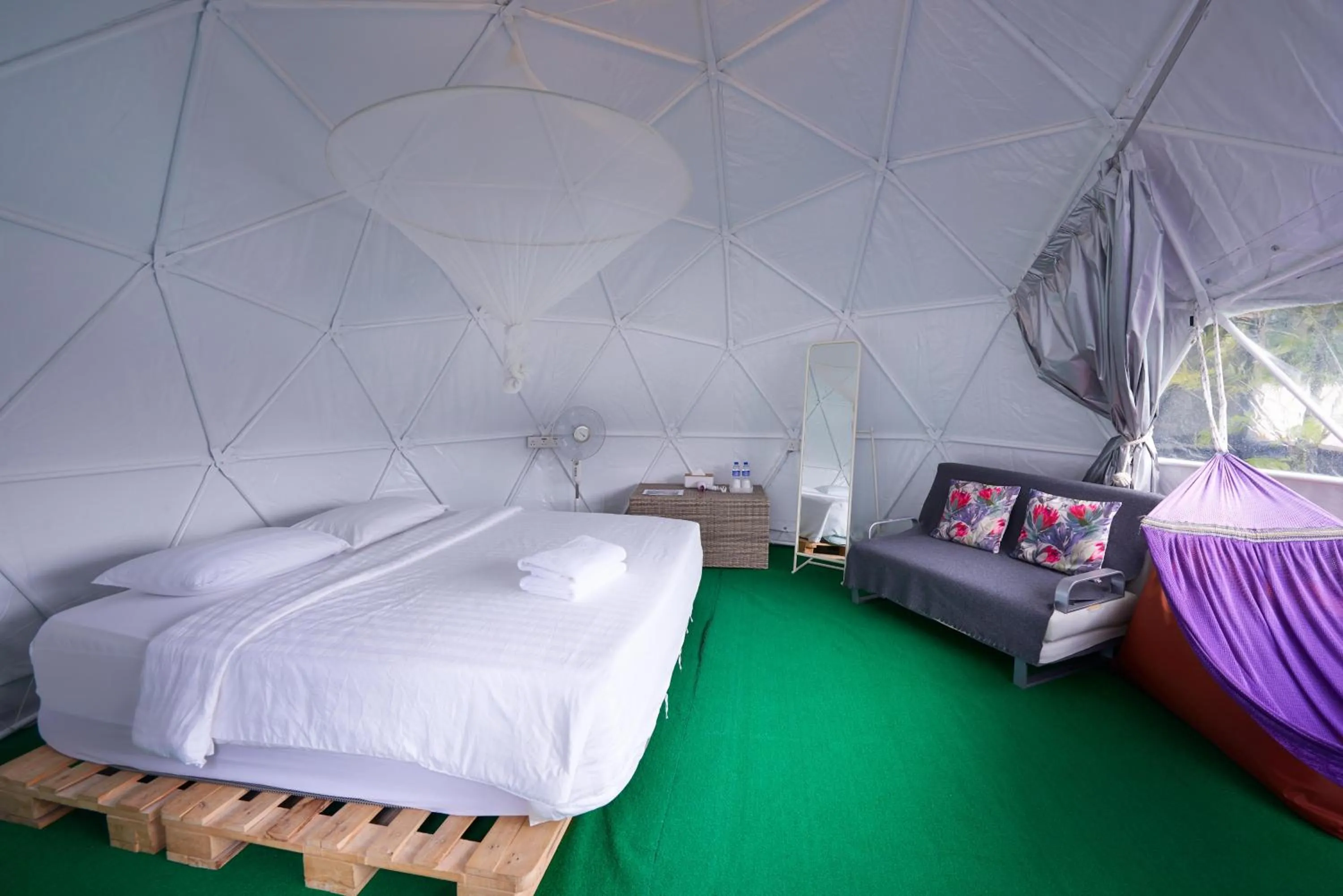 Photo of the whole room, Bed in Glamz at Genting