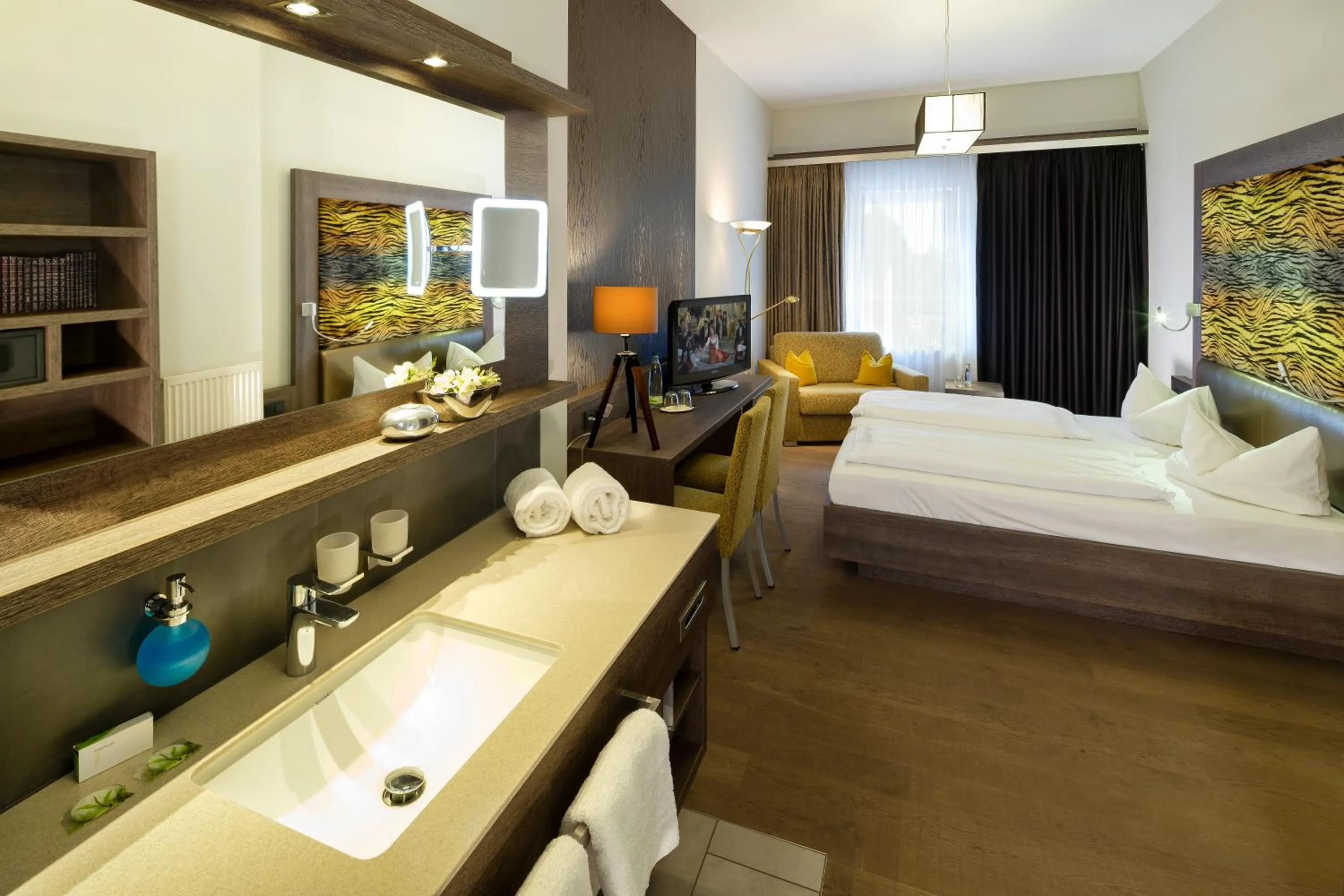 Bedroom, Bed in Posthotel Walhalla Regensburg Ost