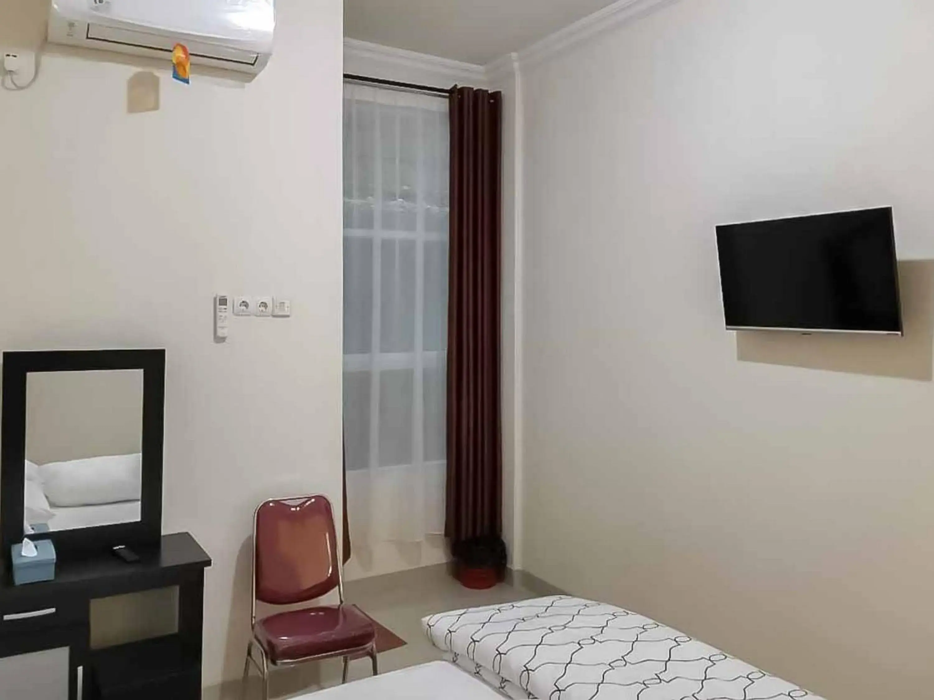 Bed in Wisma Talenta Mitra RedDoorz Bed in Wisma Talenta Mitra RedDoorz