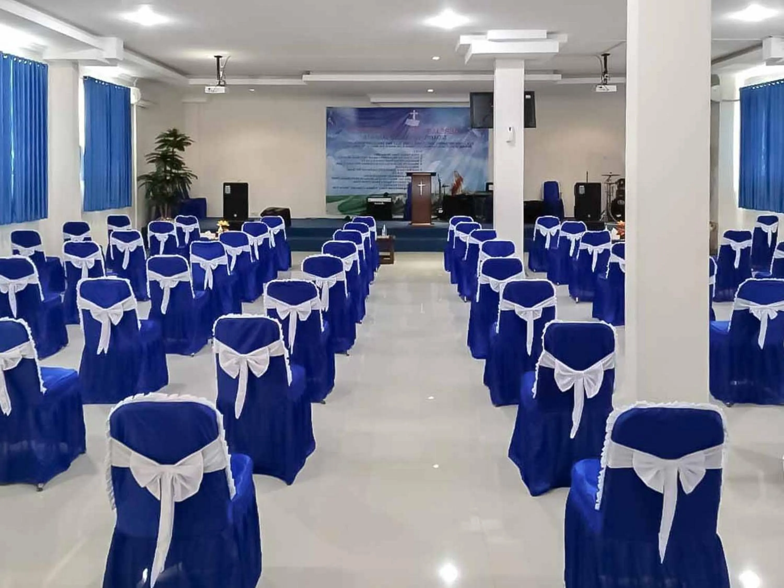 Meeting/conference room in Wisma Talenta Mitra RedDoorz