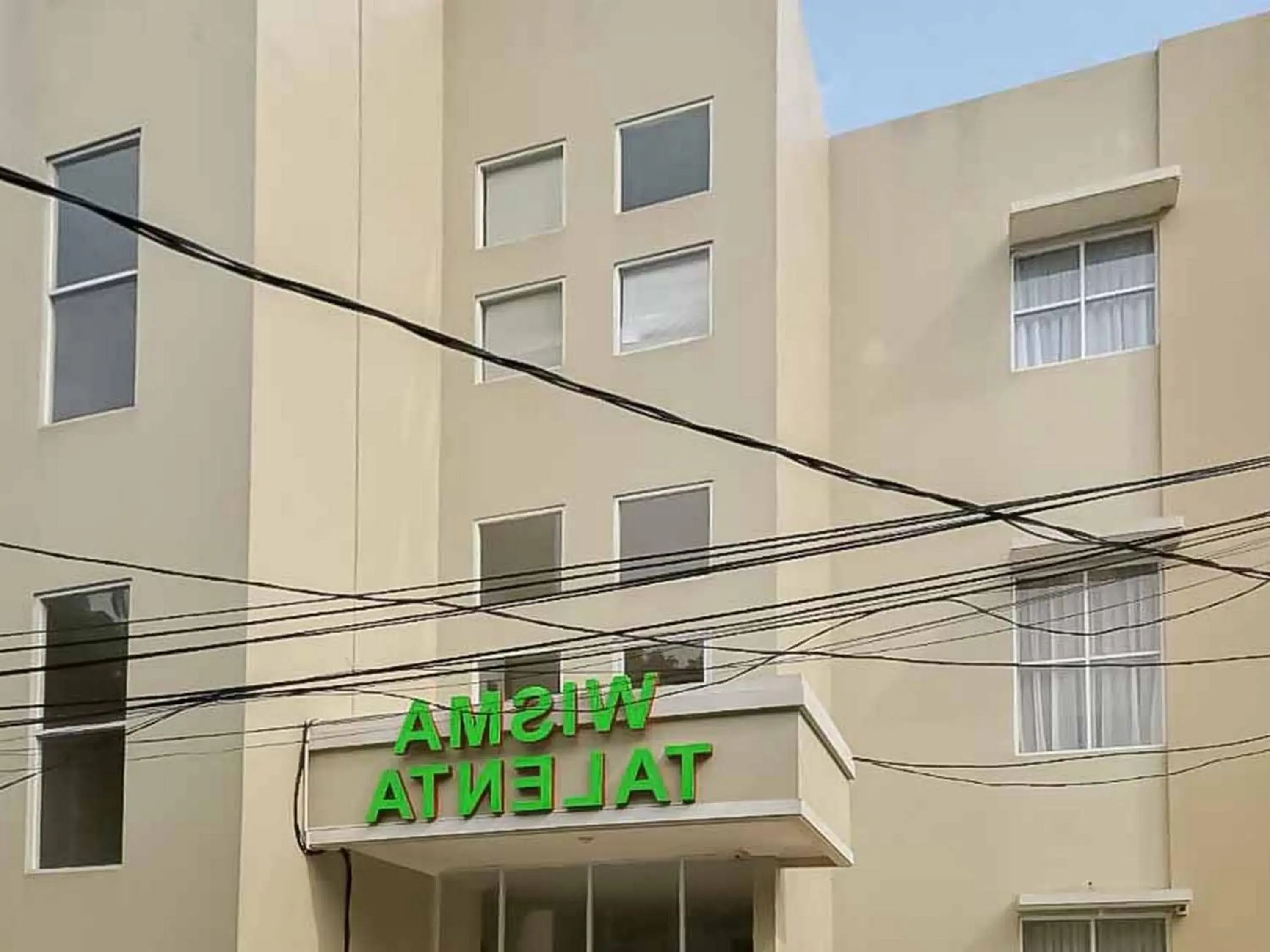 Property building in Wisma Talenta Mitra RedDoorz Property building in Wisma Talenta Mitra RedDoorz