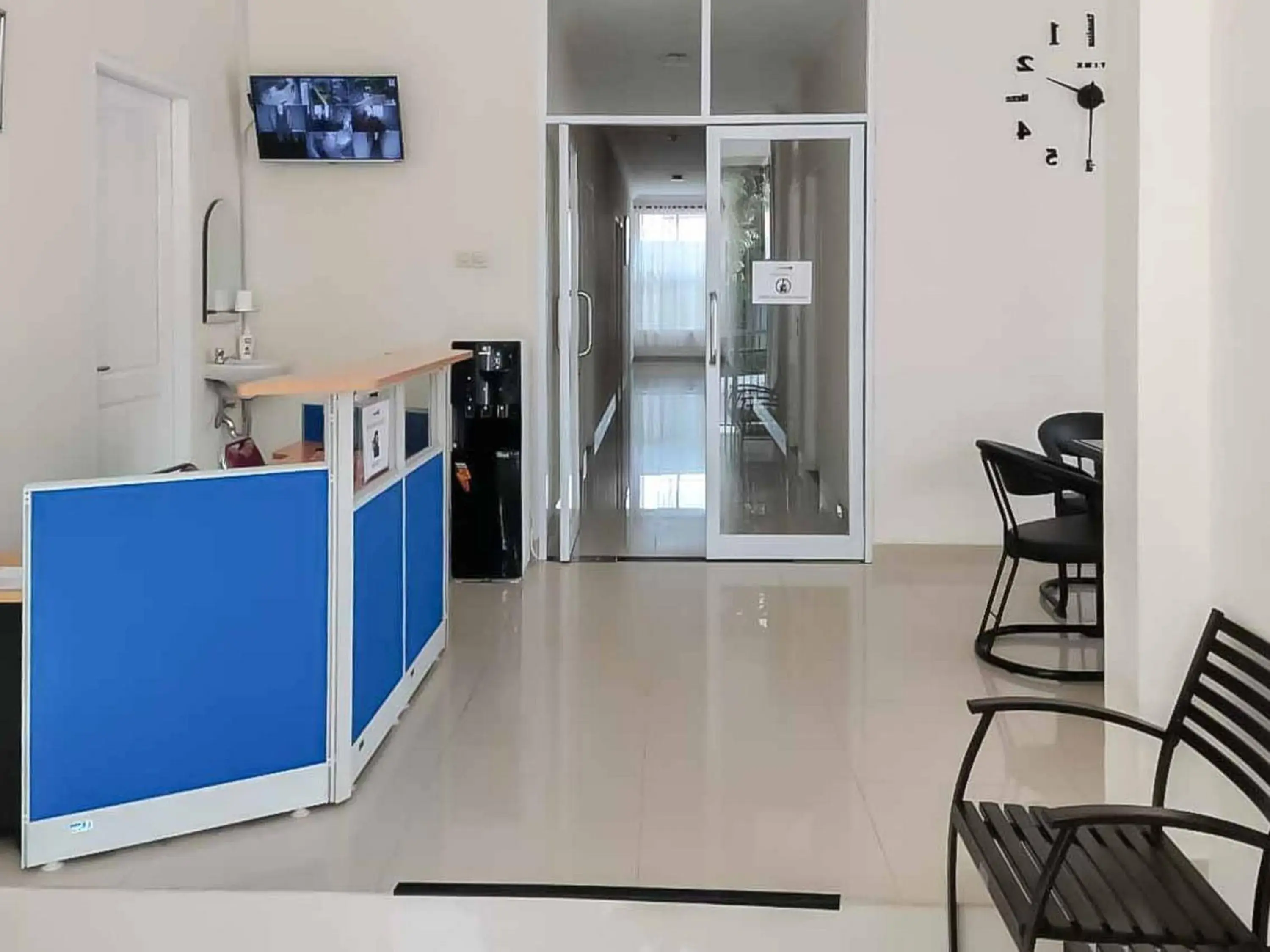 Lobby or reception in Wisma Talenta Mitra RedDoorz Lobby or reception in Wisma Talenta Mitra RedDoorz