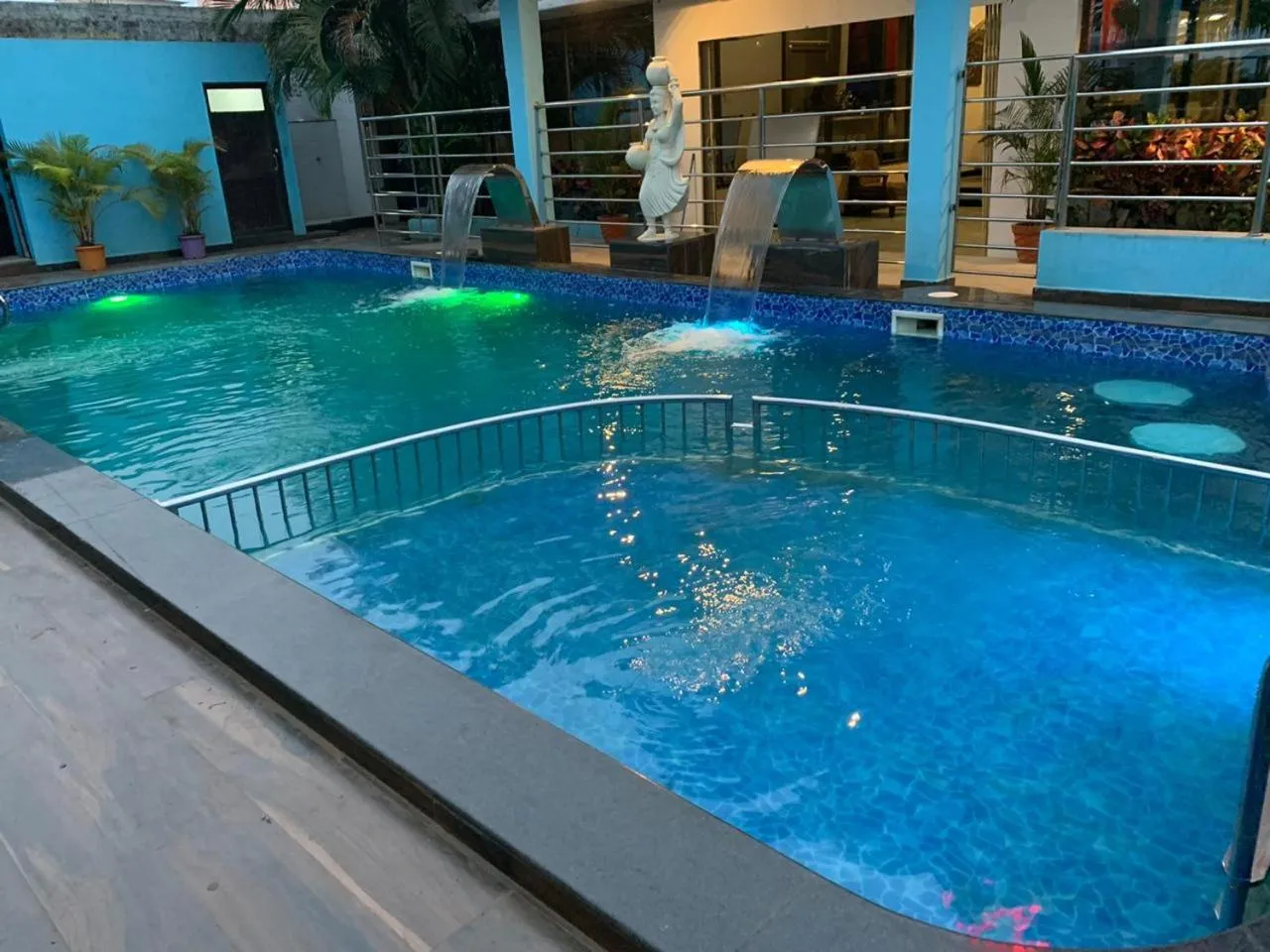 Swimming pool in Igatpuri Hills Retreat