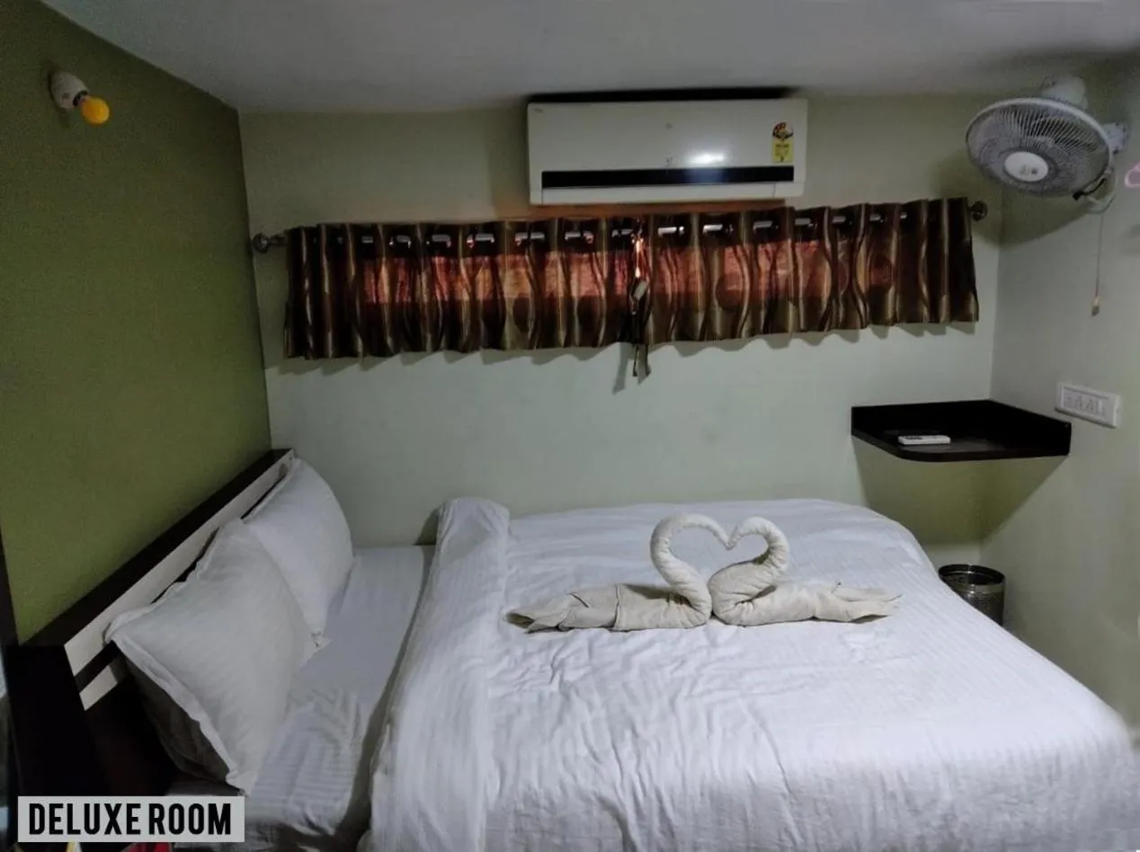 Bed in Igatpuri Hills Retreat