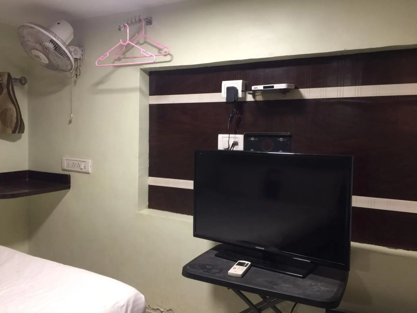 TV and multimedia in Igatpuri Hills Retreat
