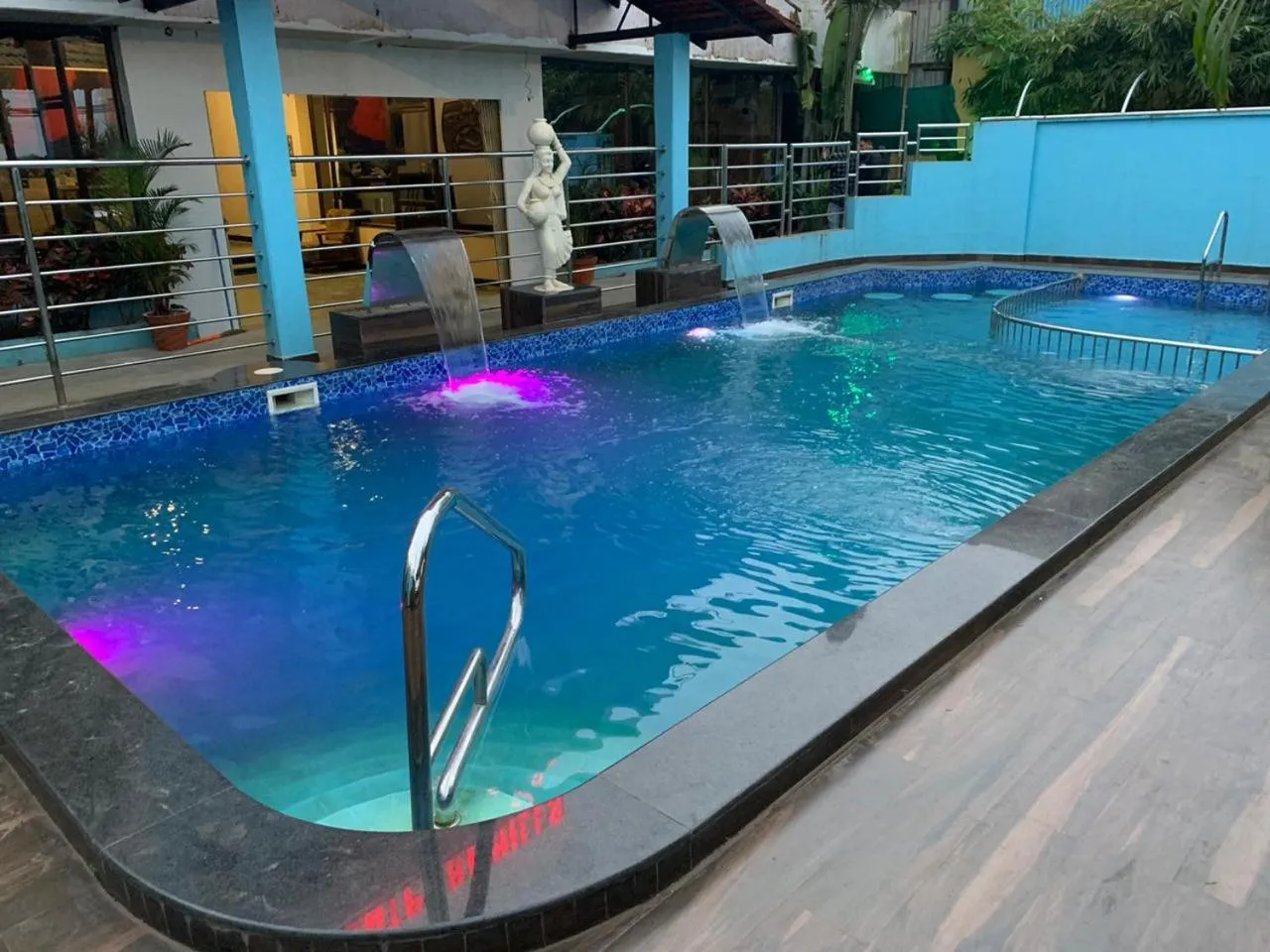 Swimming pool in Igatpuri Hills Retreat